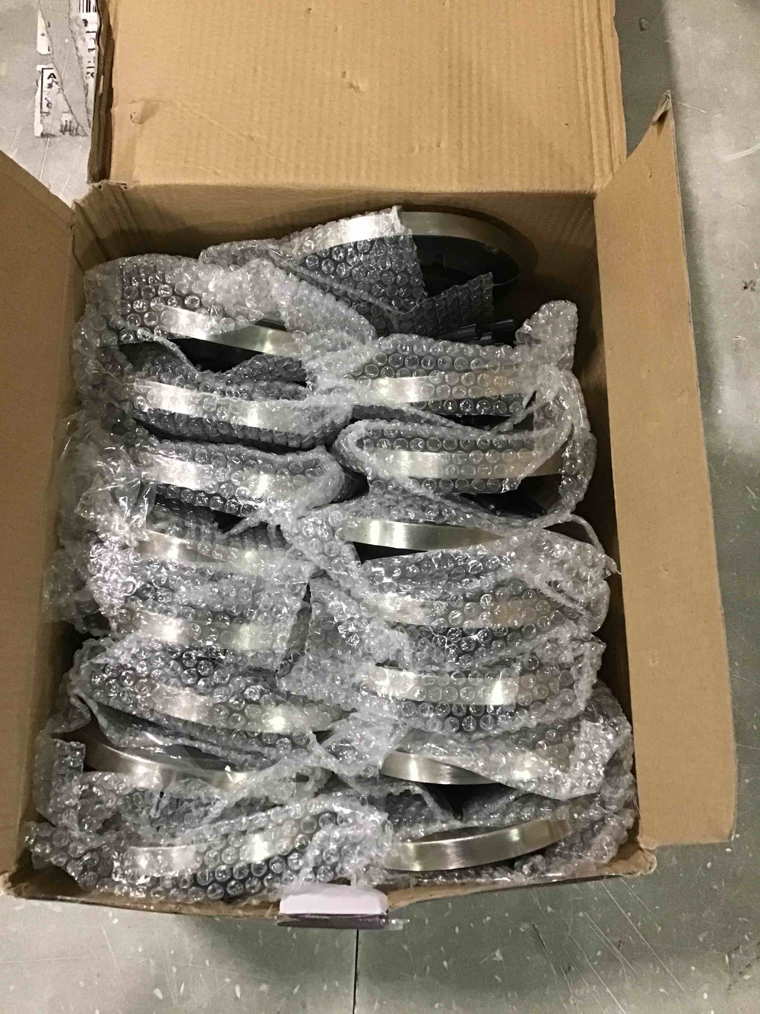 https://s3.amazonaws.com/lotting-images-prod/bidfta/BLU6666172_1720184928844.jpeg