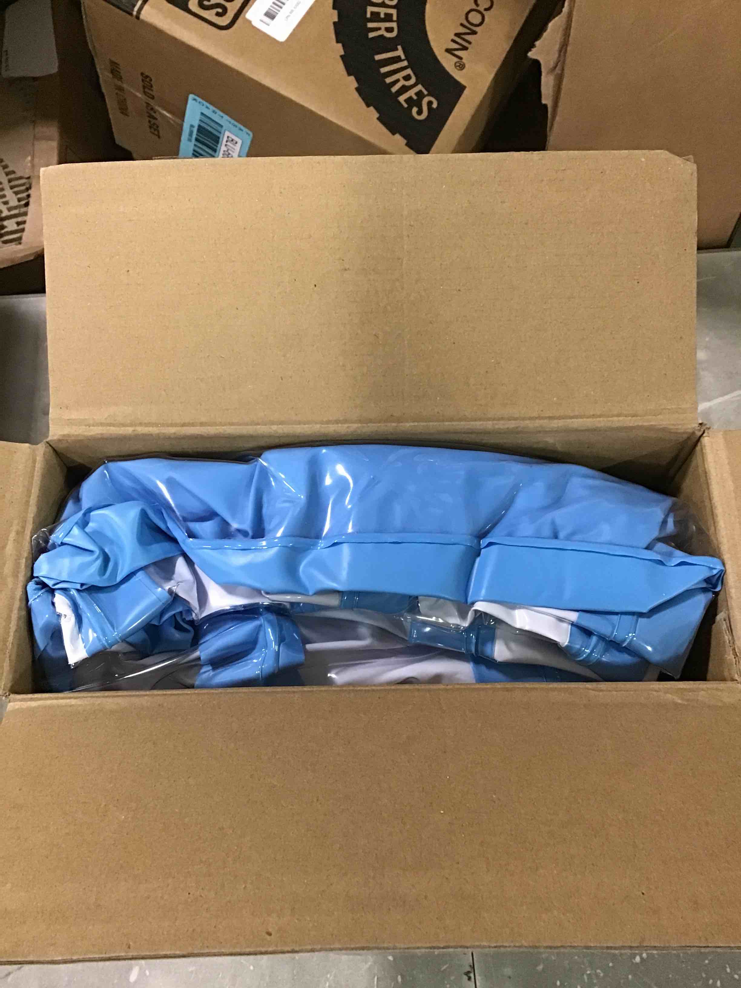 https://s3.amazonaws.com/lotting-images-prod/bidfta/BLU6666196_1720186625184.jpeg