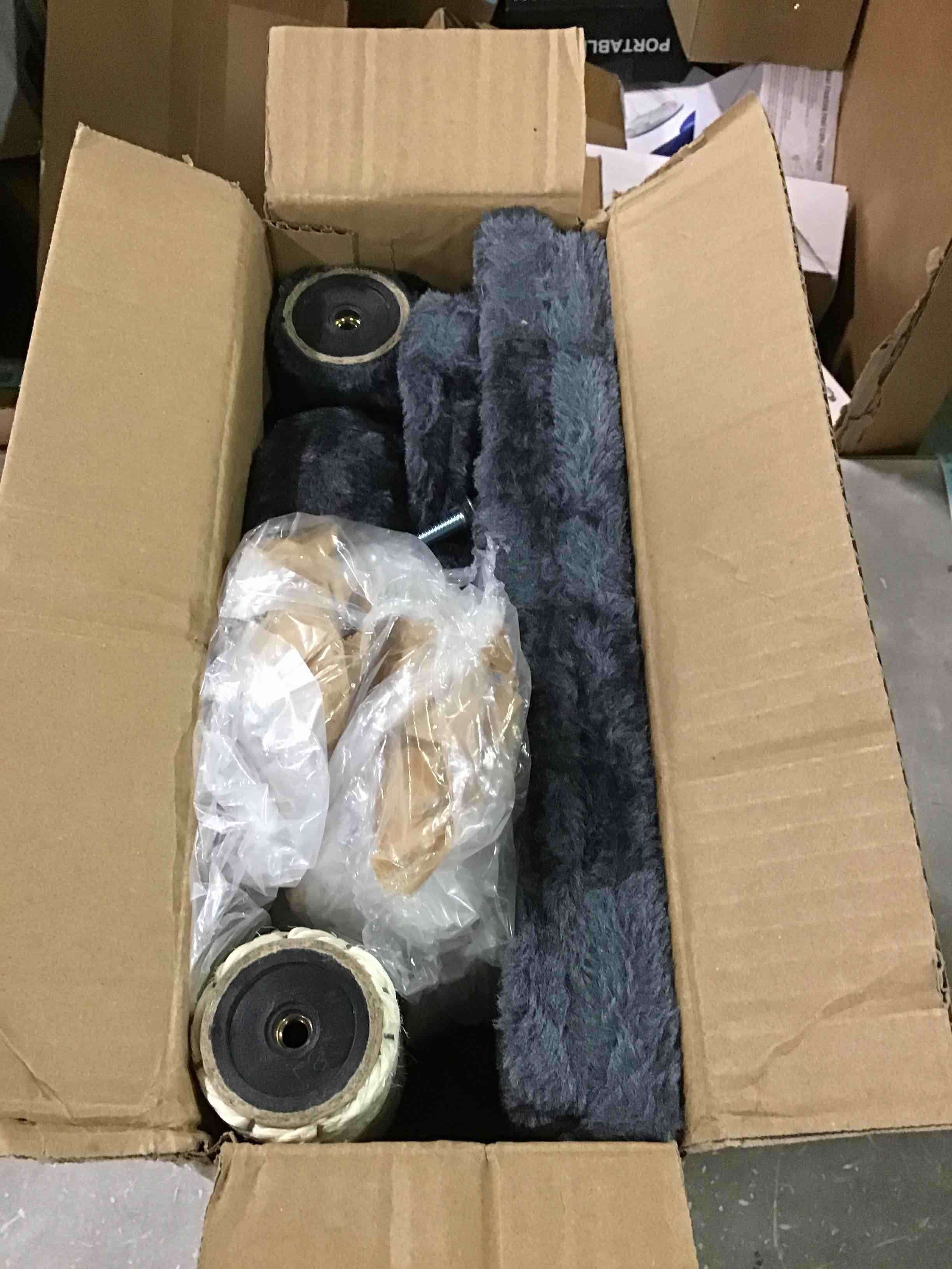 https://s3.amazonaws.com/lotting-images-prod/bidfta/BLU6666402_1720208366418.jpeg