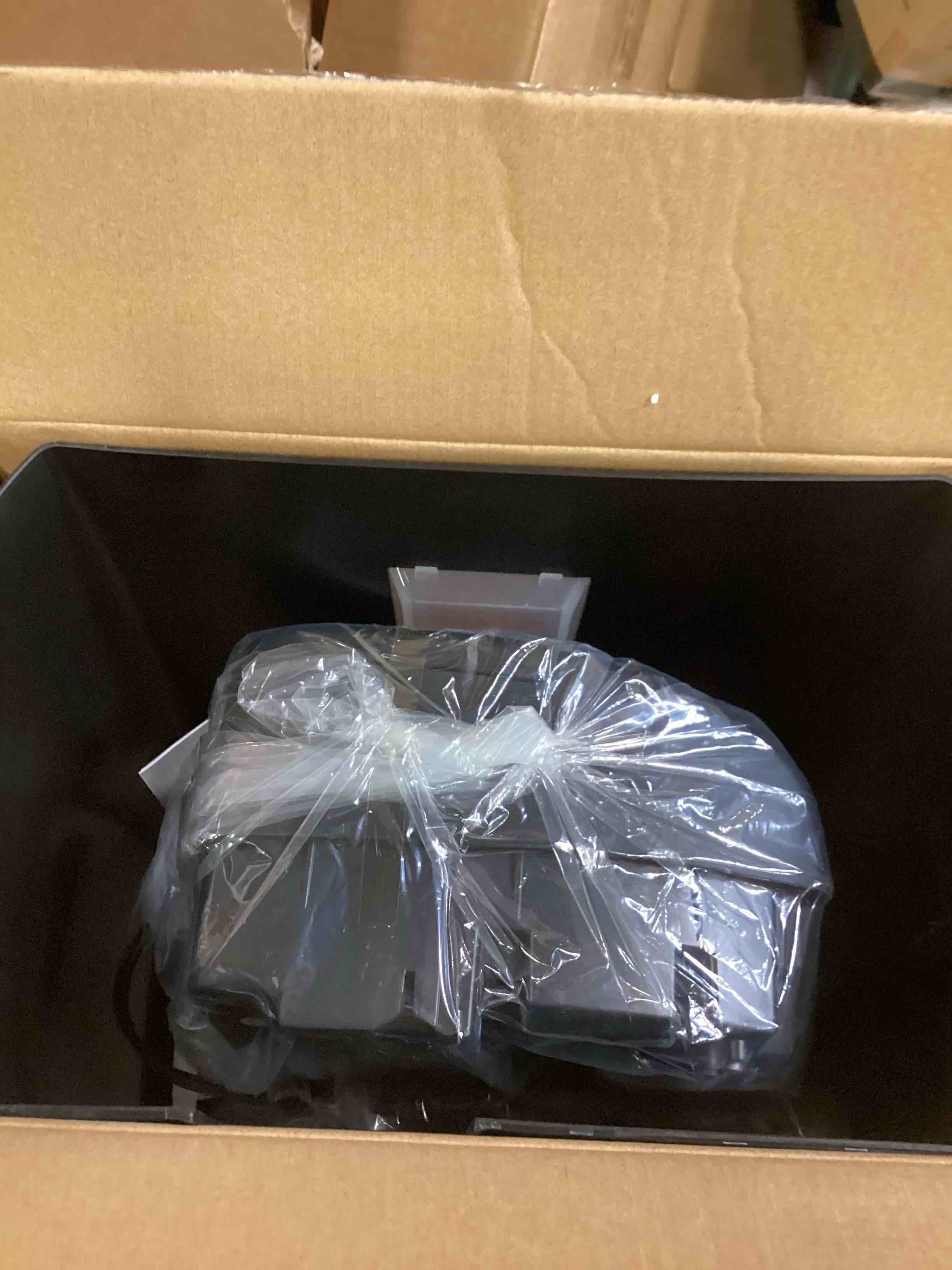 https://s3.amazonaws.com/lotting-images-prod/bidfta/BLU6666745_1720184648570.jpeg