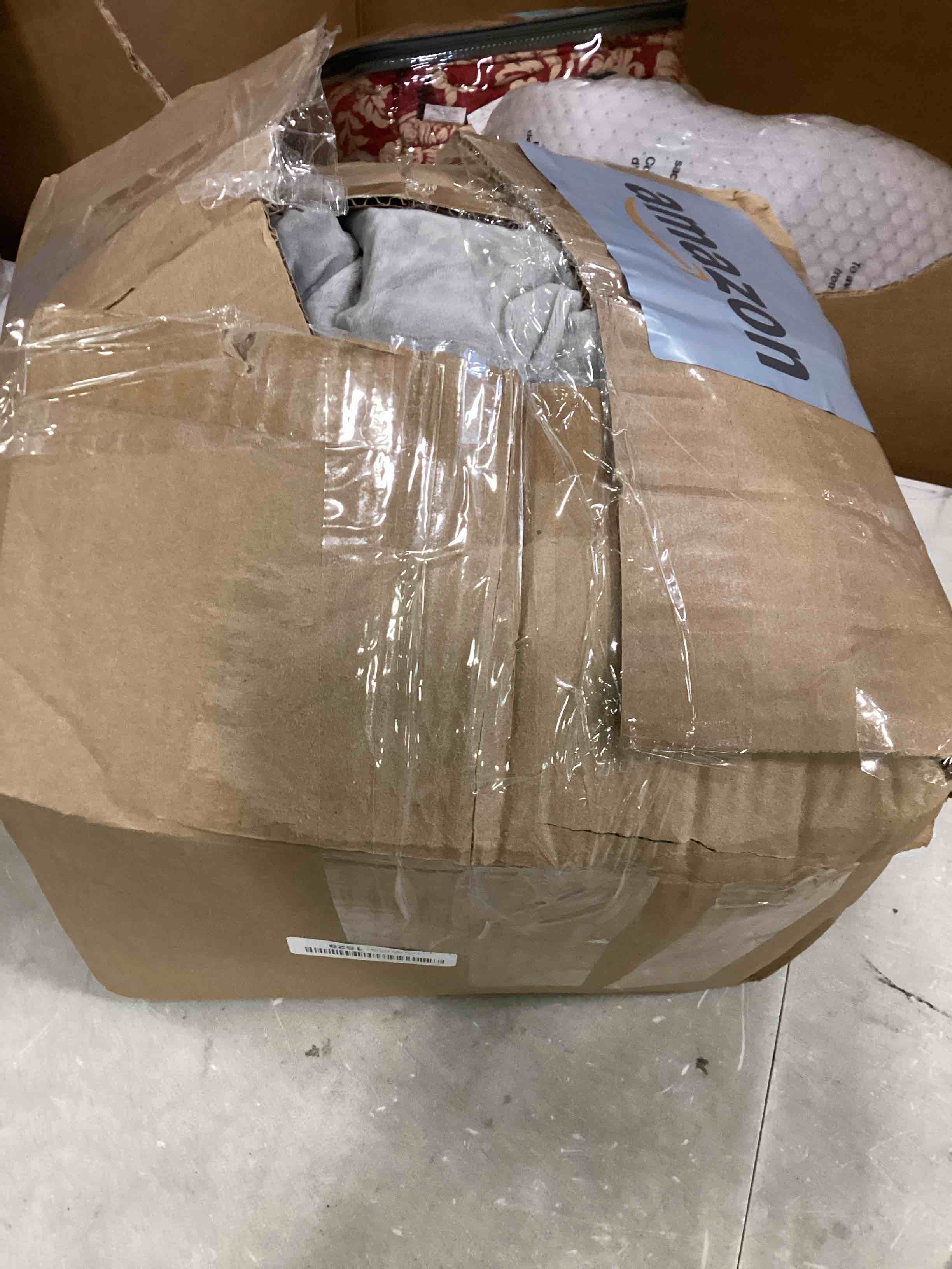 https://s3.amazonaws.com/lotting-images-prod/bidfta/BLU6666915_1720204530376.jpeg