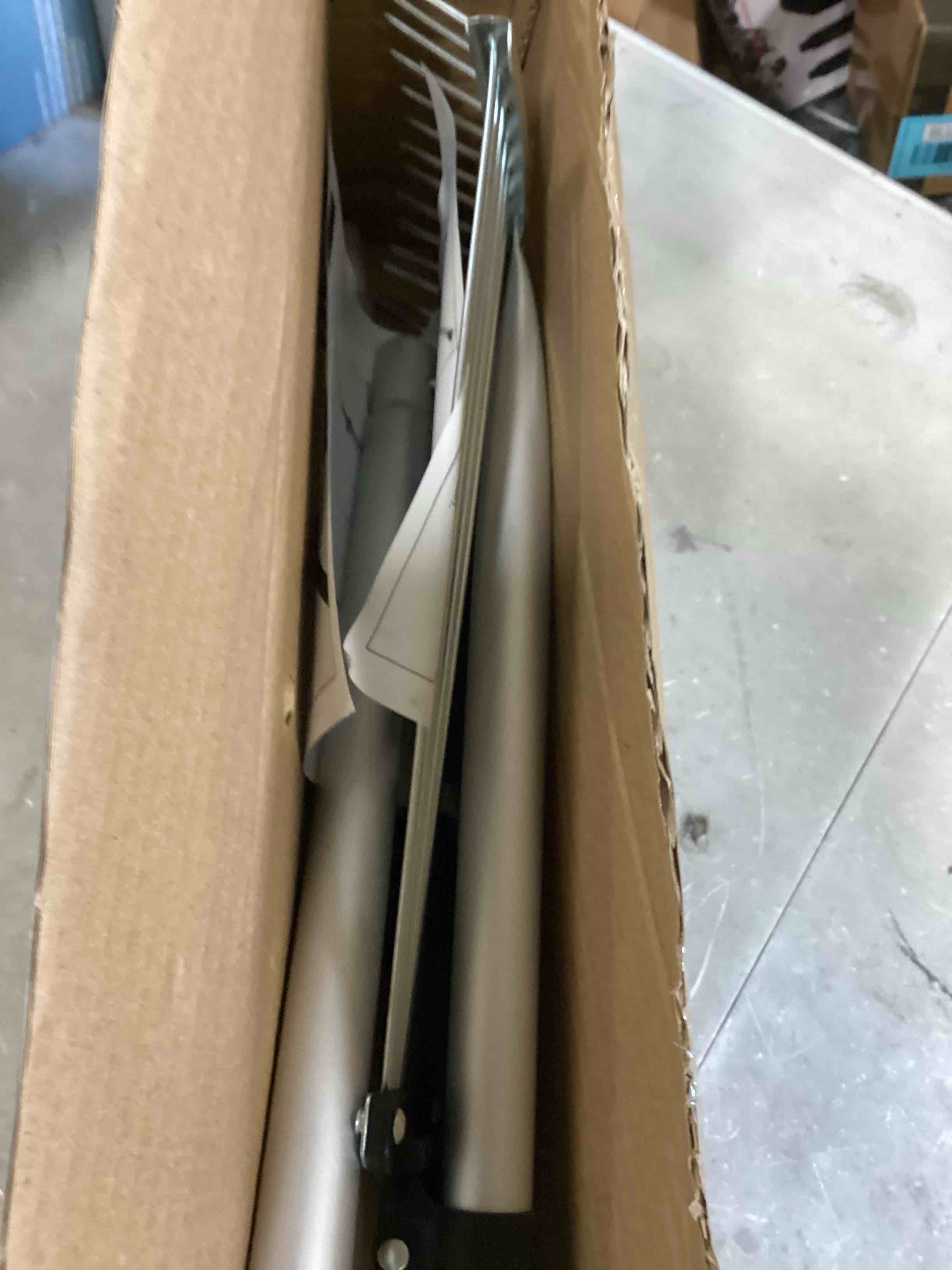 https://s3.amazonaws.com/lotting-images-prod/bidfta/BLU6667589_1720554522724.jpeg