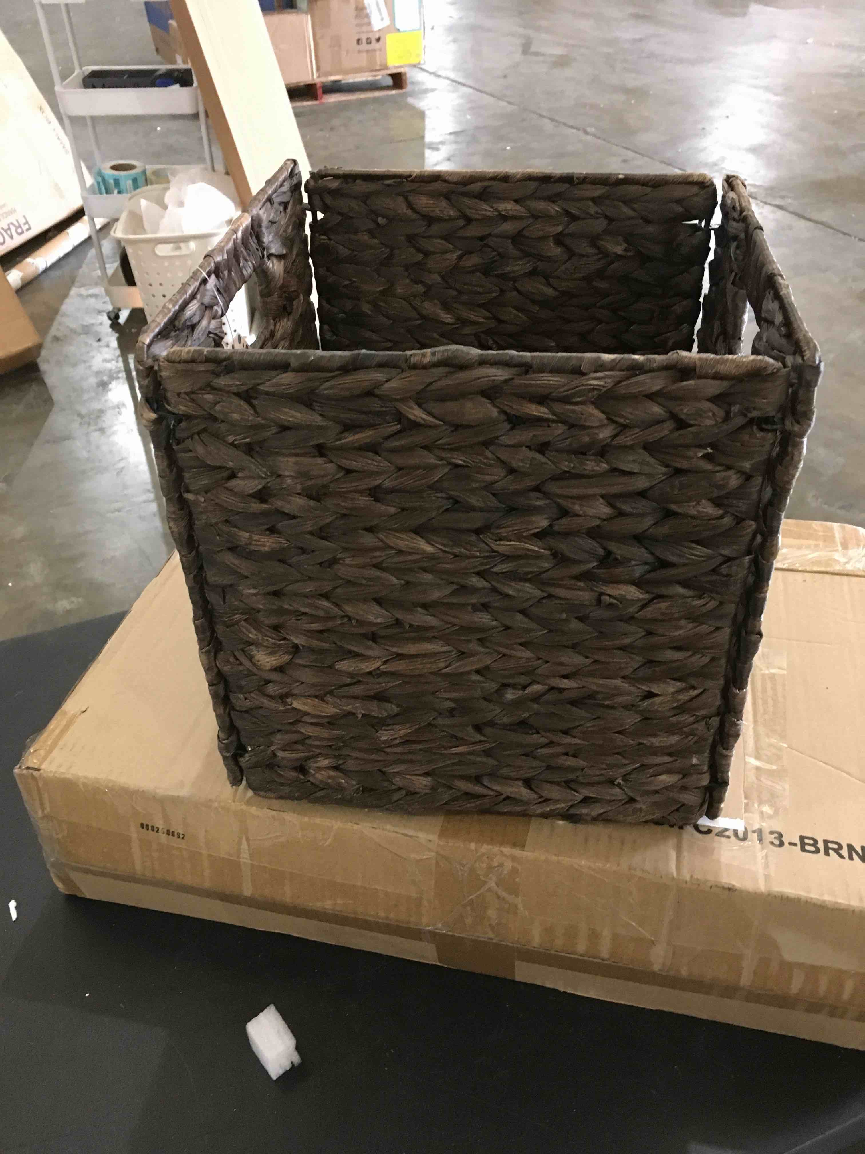 https://s3.amazonaws.com/lotting-images-prod/bidfta/BLU6680291_1728392944283.jpeg
