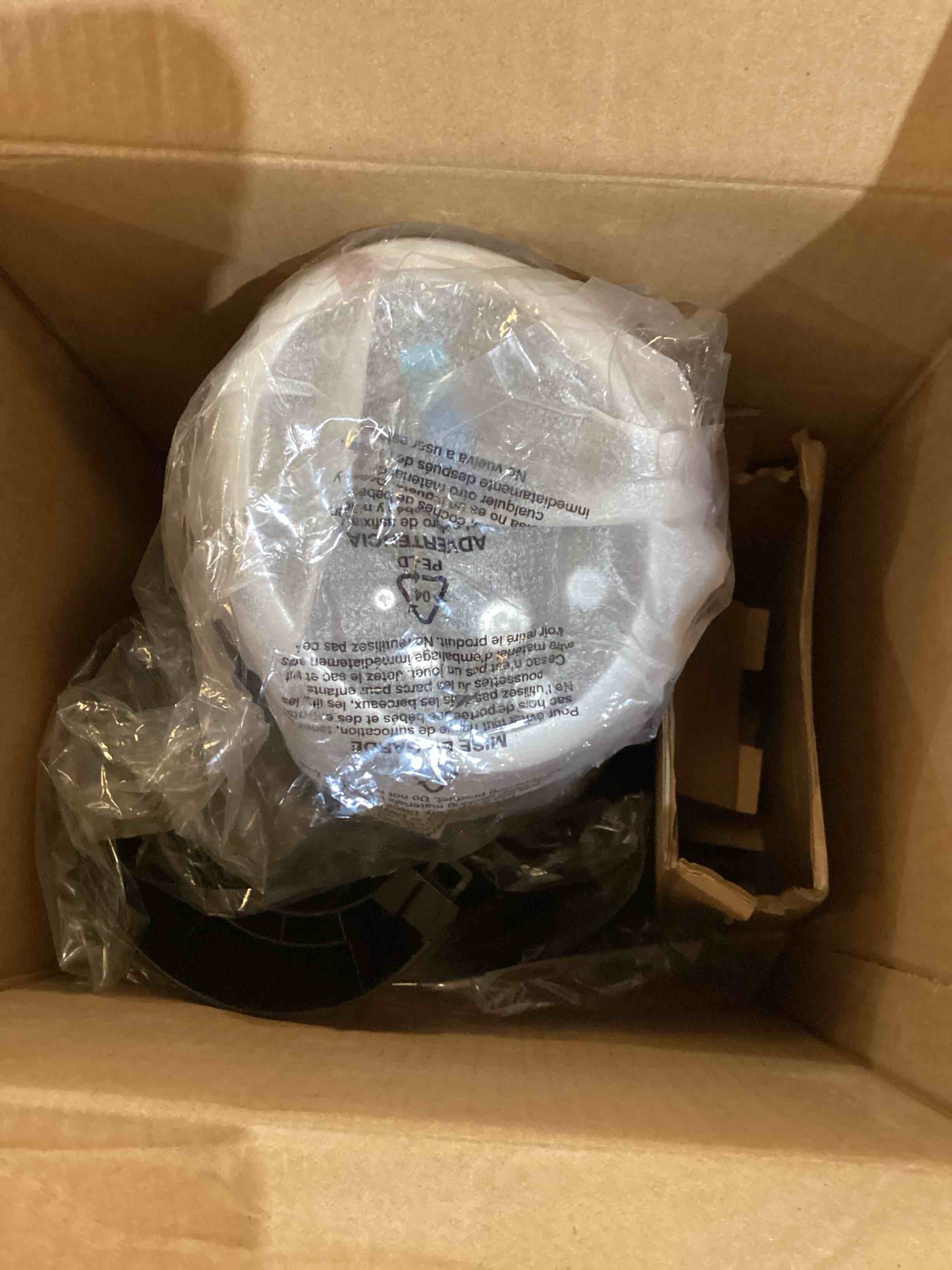 https://s3.amazonaws.com/lotting-images-prod/bidfta/BLU6681233_1730227767538.jpeg