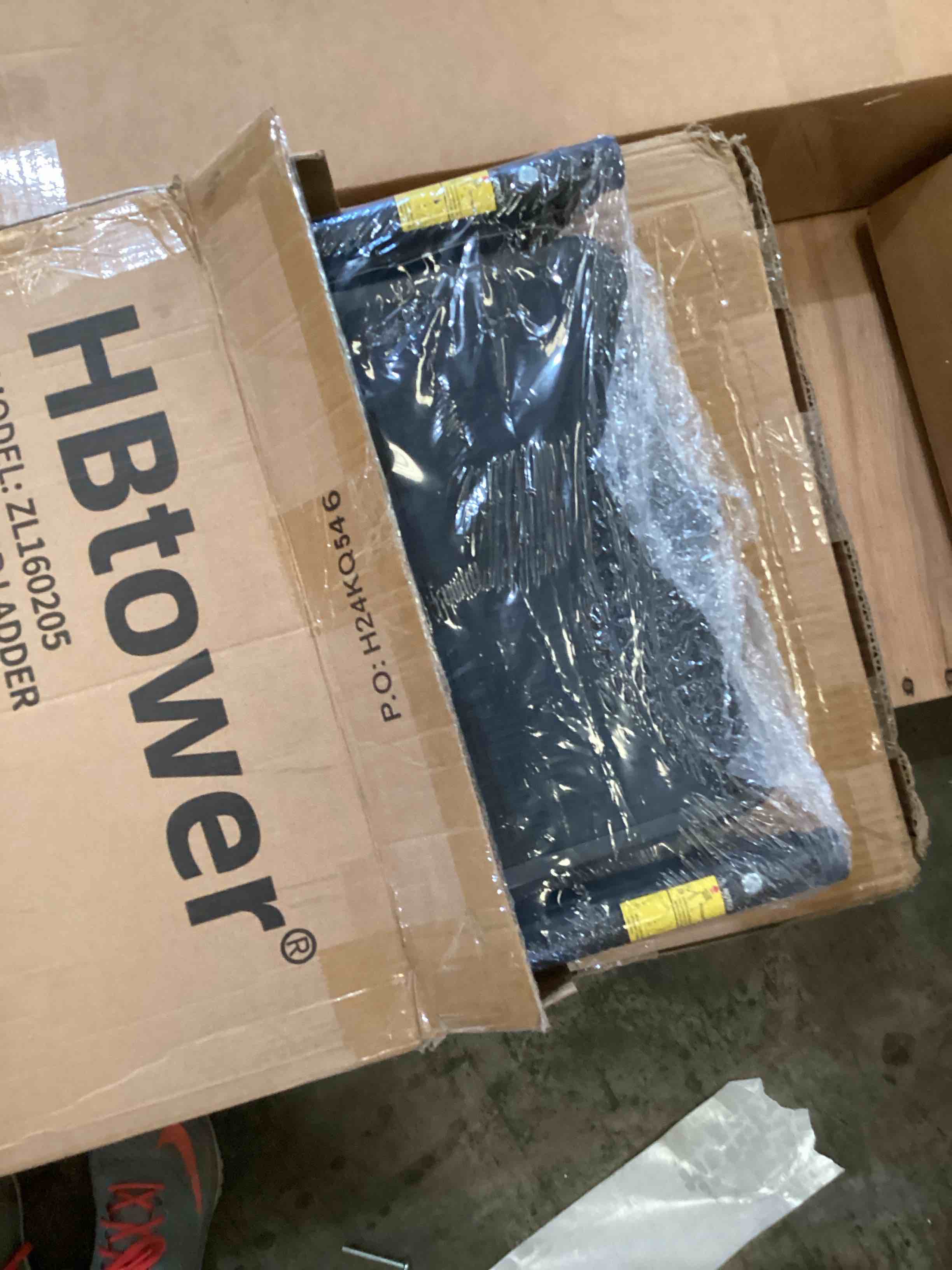 https://s3.amazonaws.com/lotting-images-prod/bidfta/BLU6681870_1726169052291.jpeg