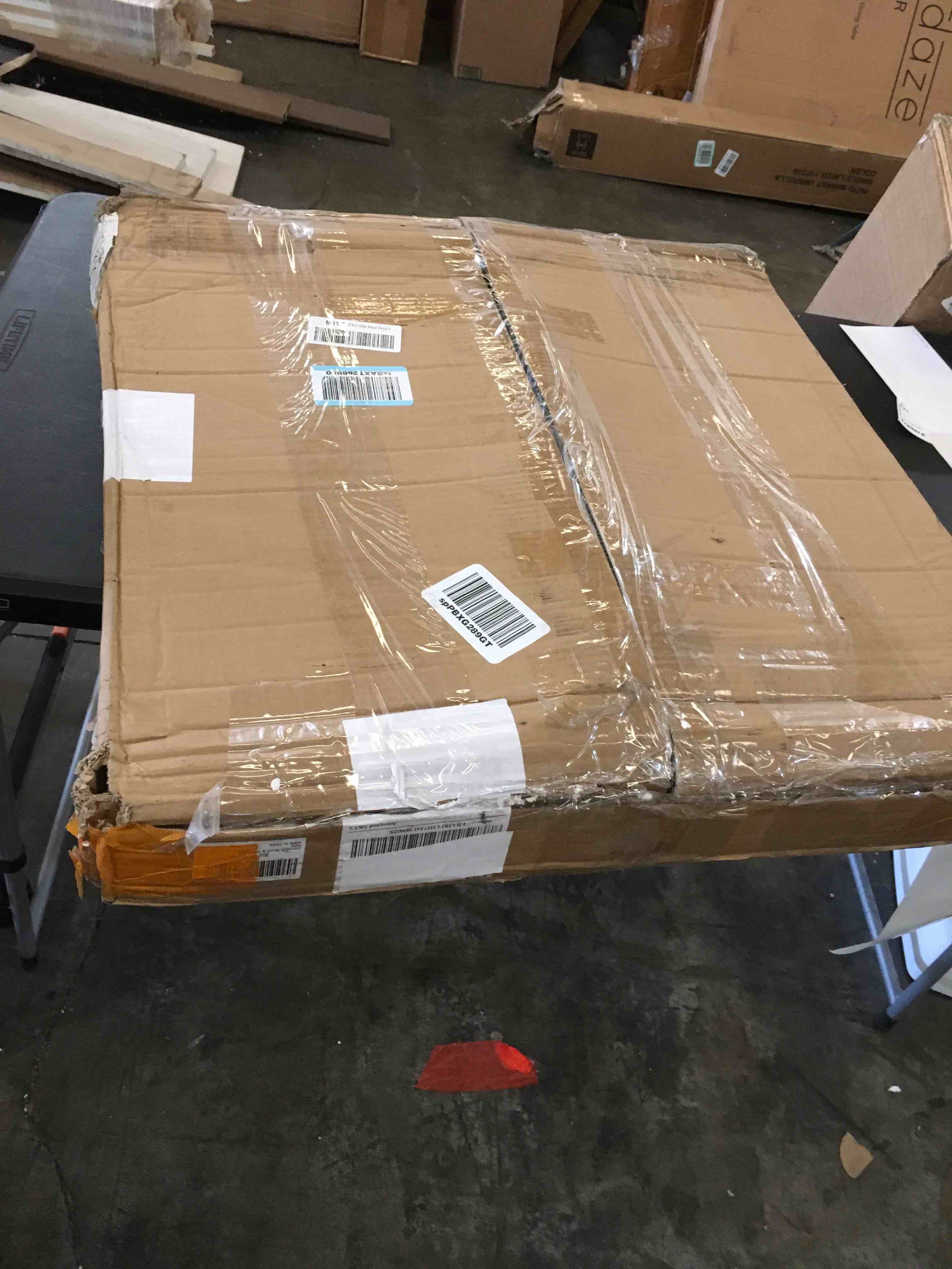 https://s3.amazonaws.com/lotting-images-prod/bidfta/BLU6682152_1726758132581.jpeg