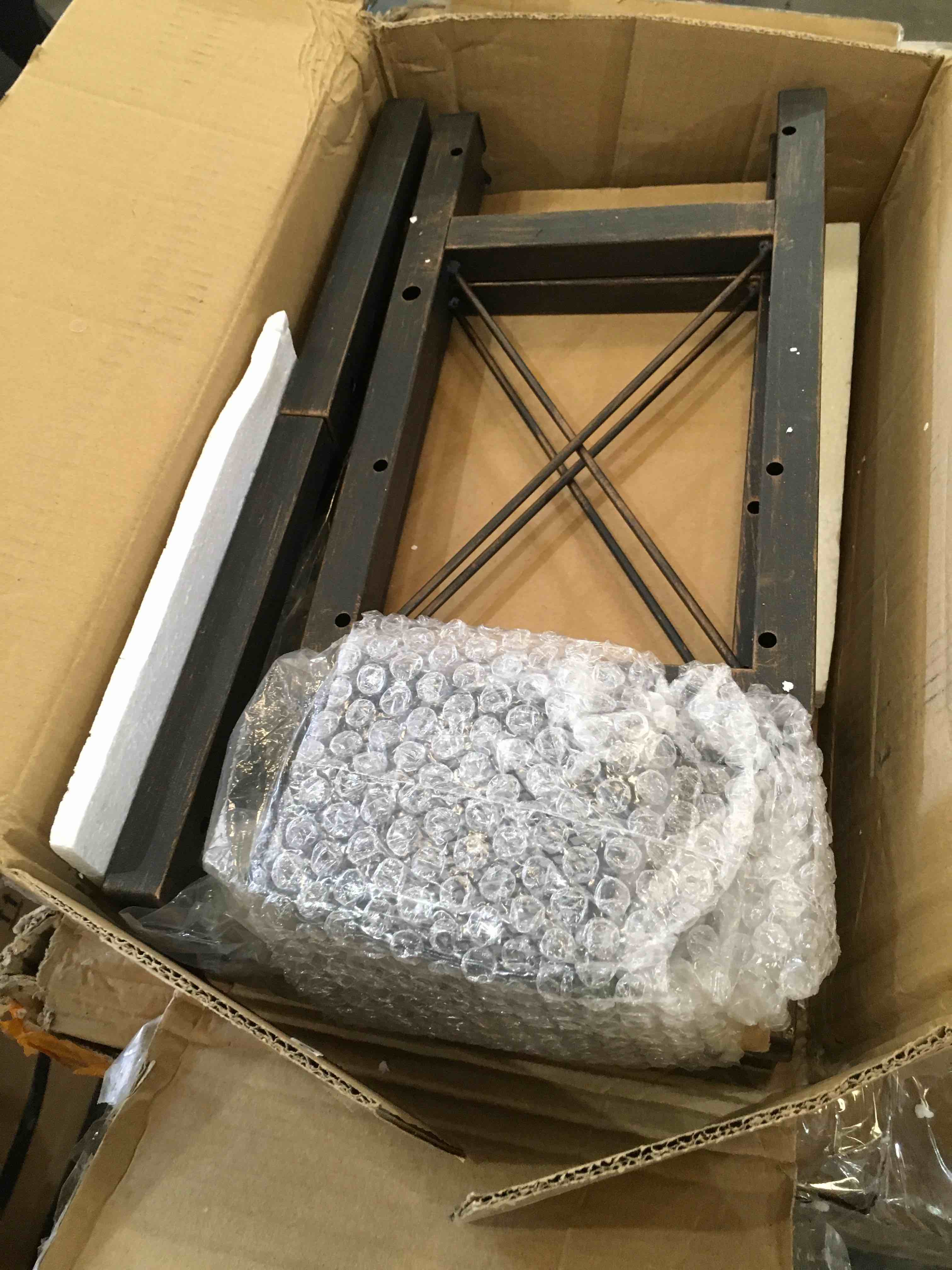 https://s3.amazonaws.com/lotting-images-prod/bidfta/BLU6682156_1726758721996.jpeg