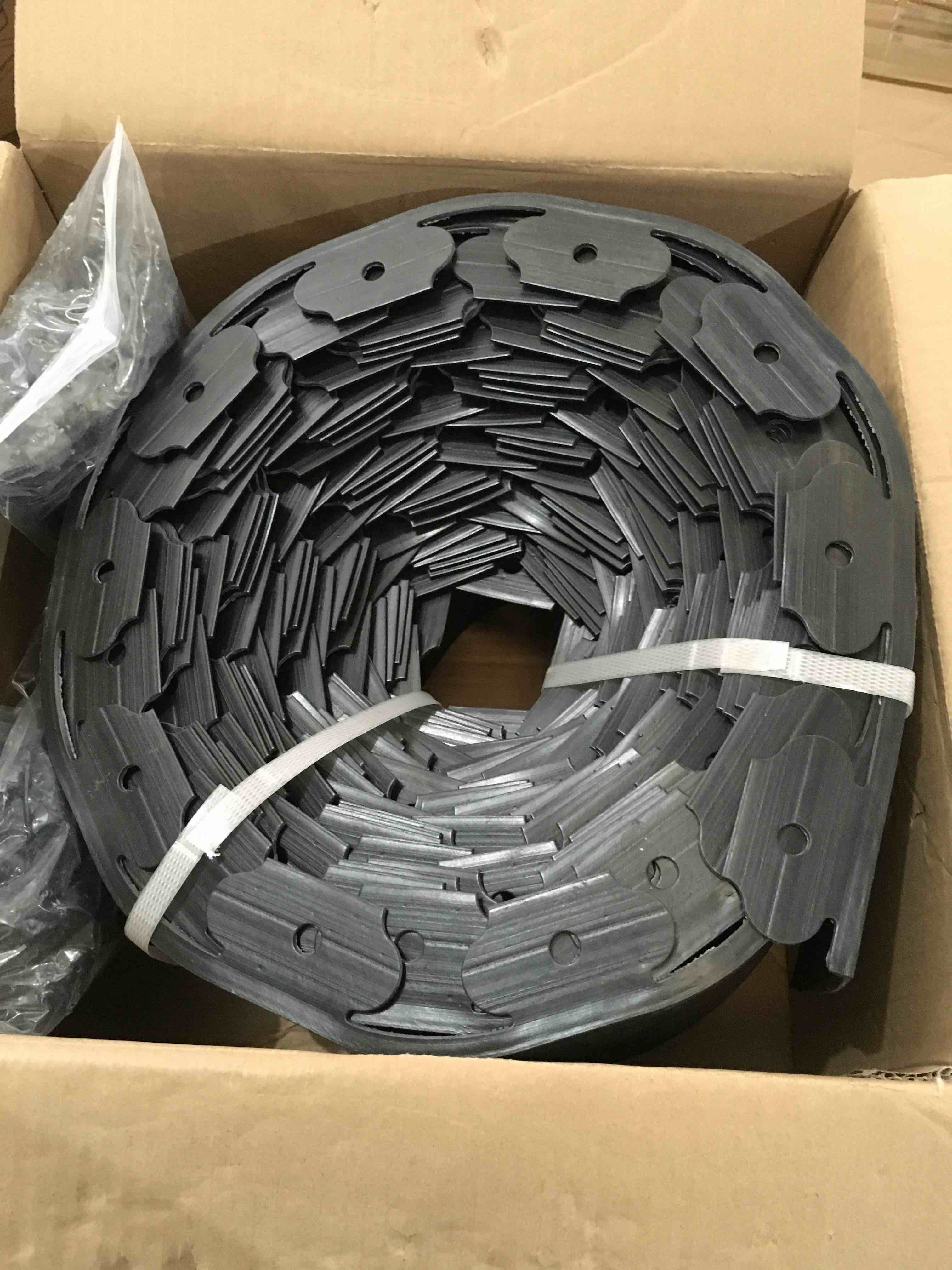 Landscape Edging Kit 40m Garden Border Edging PE Plastic Garden Landscape Edging Border for Lawn Flower Bed Grass Yard (Black)