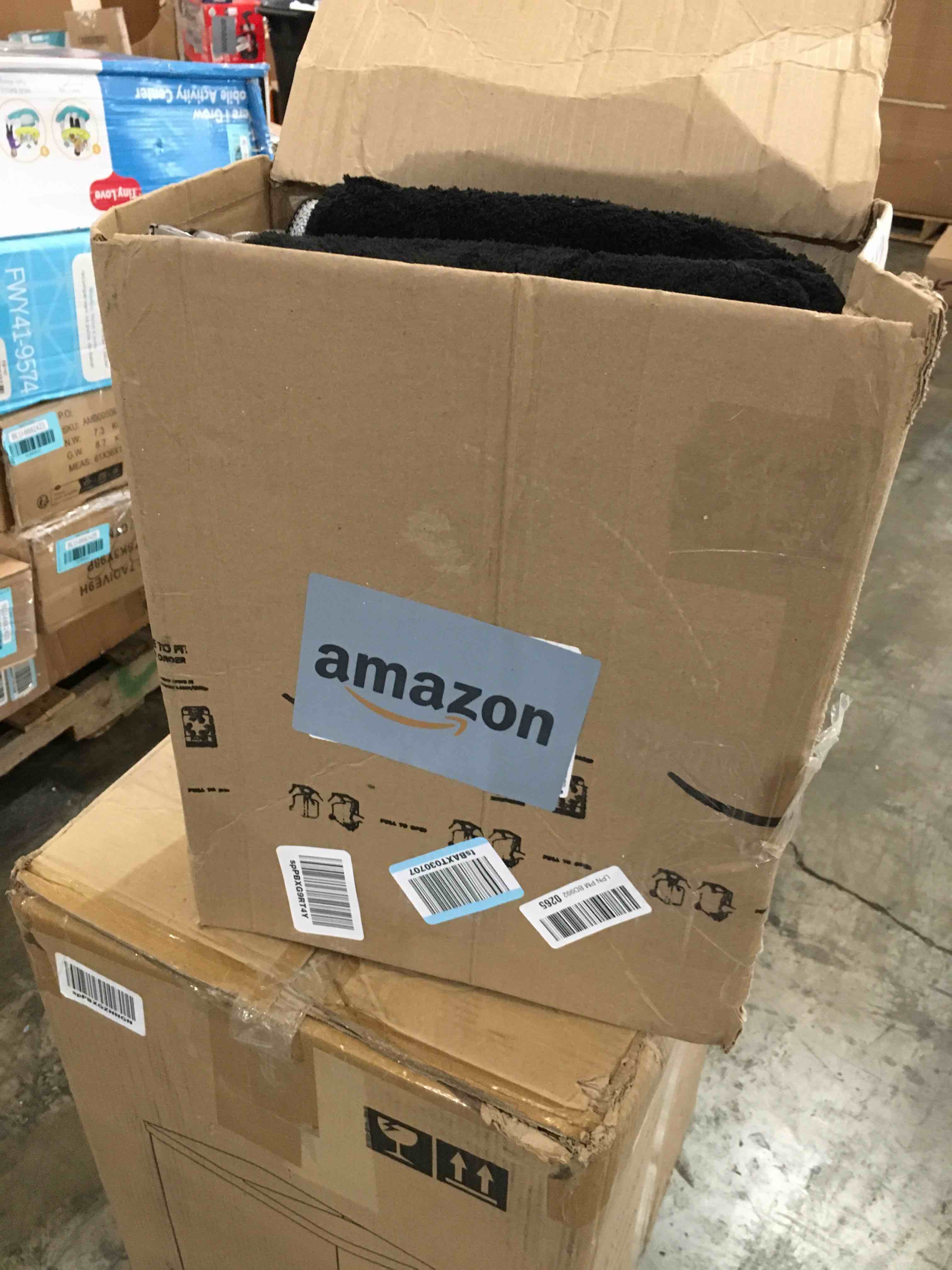 https://s3.amazonaws.com/lotting-images-prod/bidfta/BLU6682439_1727195970669.jpeg