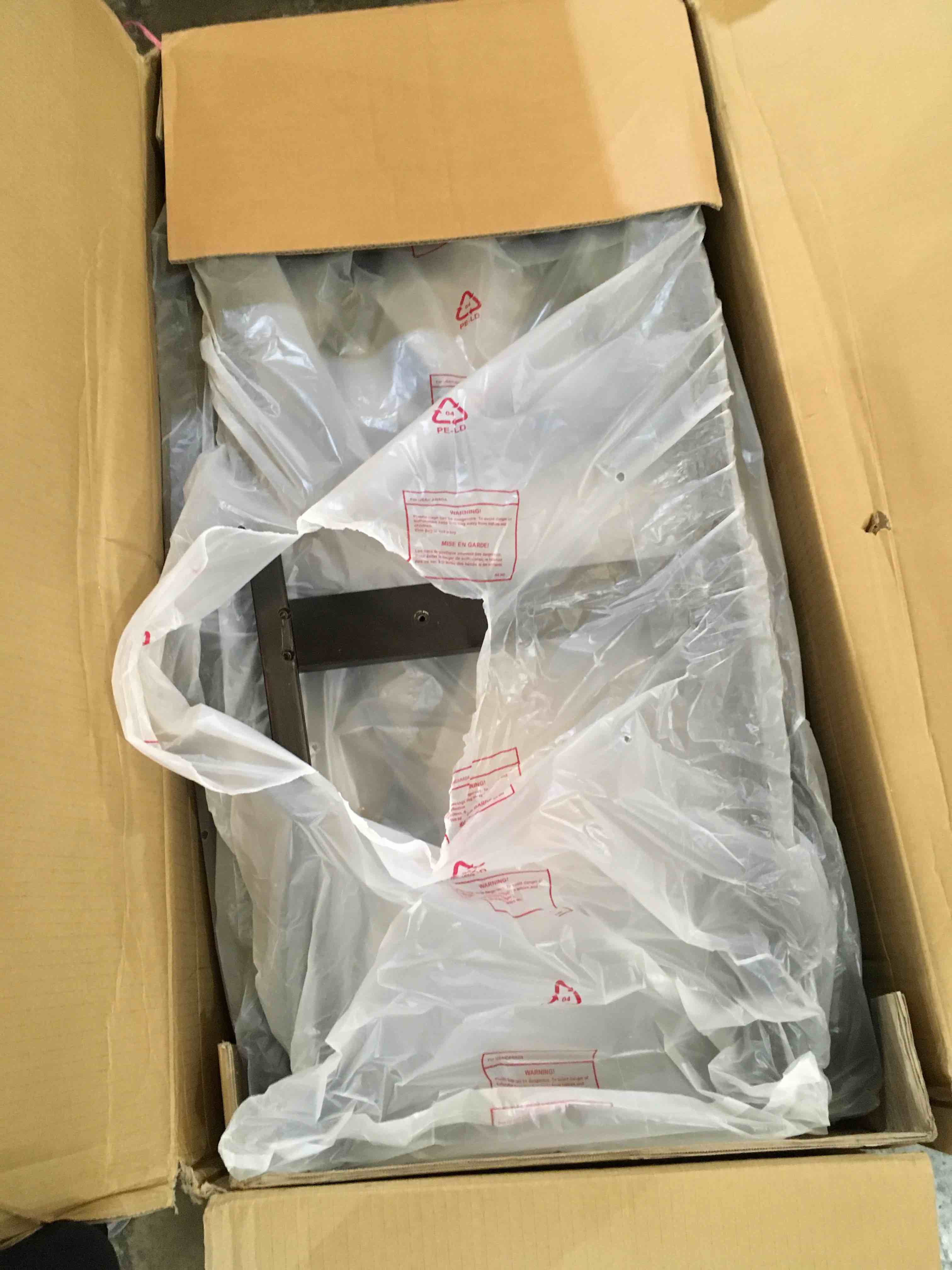https://s3.amazonaws.com/lotting-images-prod/bidfta/BLU6682797_1727715123910.jpeg