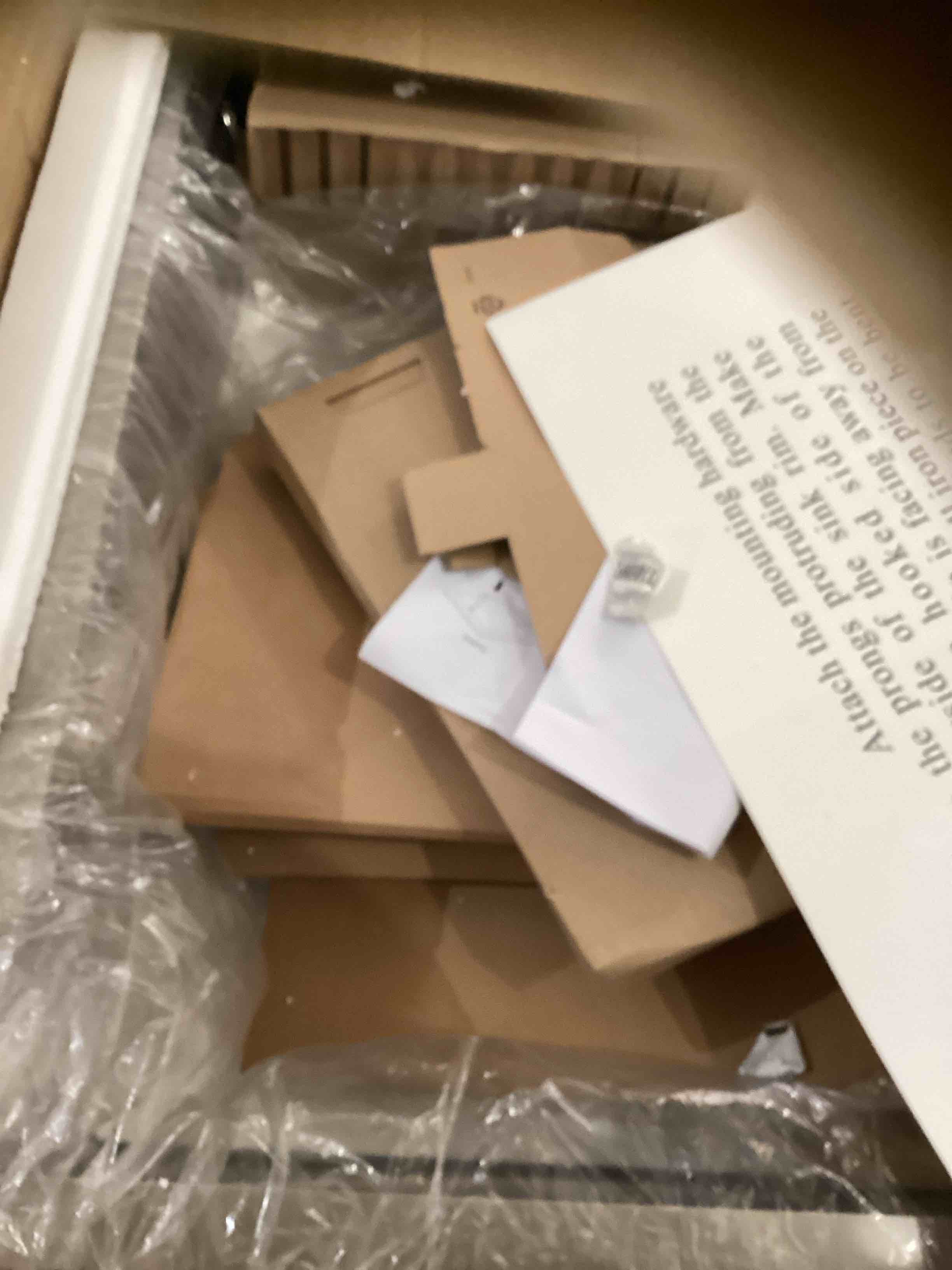 https://s3.amazonaws.com/lotting-images-prod/bidfta/BLU6683538_1726146895214.jpeg
