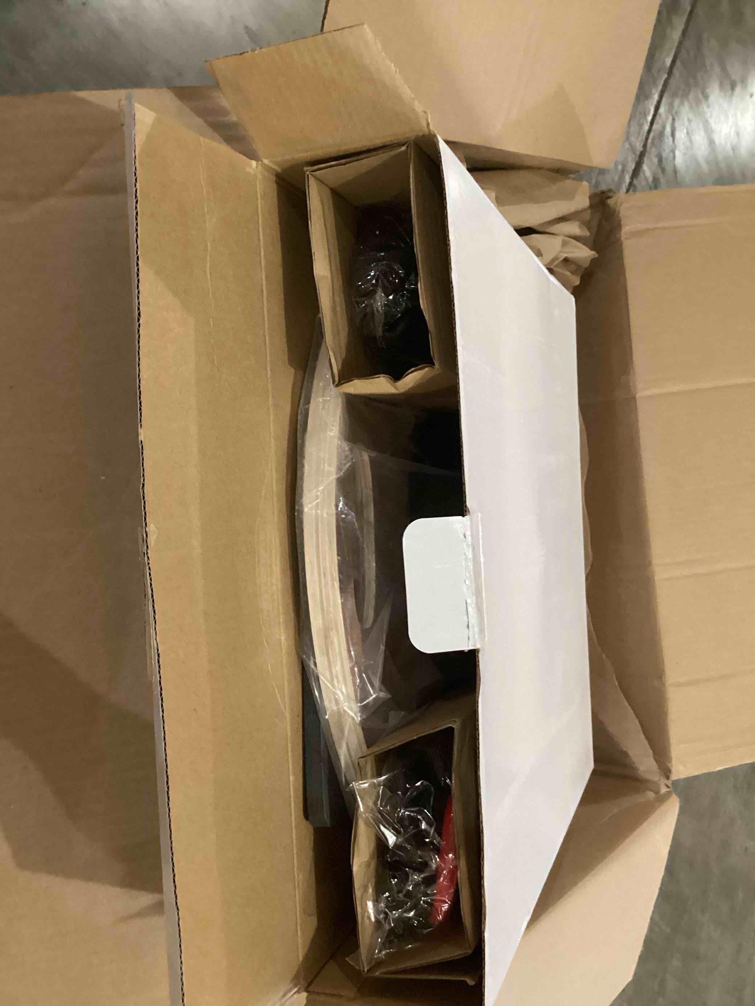https://s3.amazonaws.com/lotting-images-prod/bidfta/BLU6686175_1727703250222.jpeg
