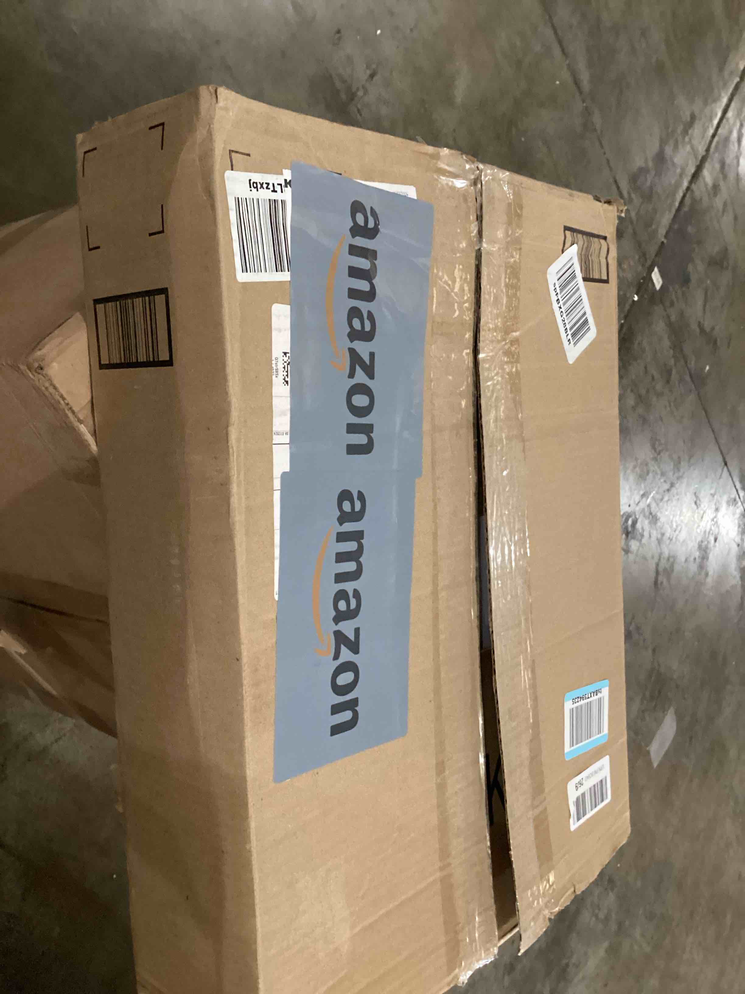 https://s3.amazonaws.com/lotting-images-prod/bidfta/BLU6686175_1727703269602.jpeg