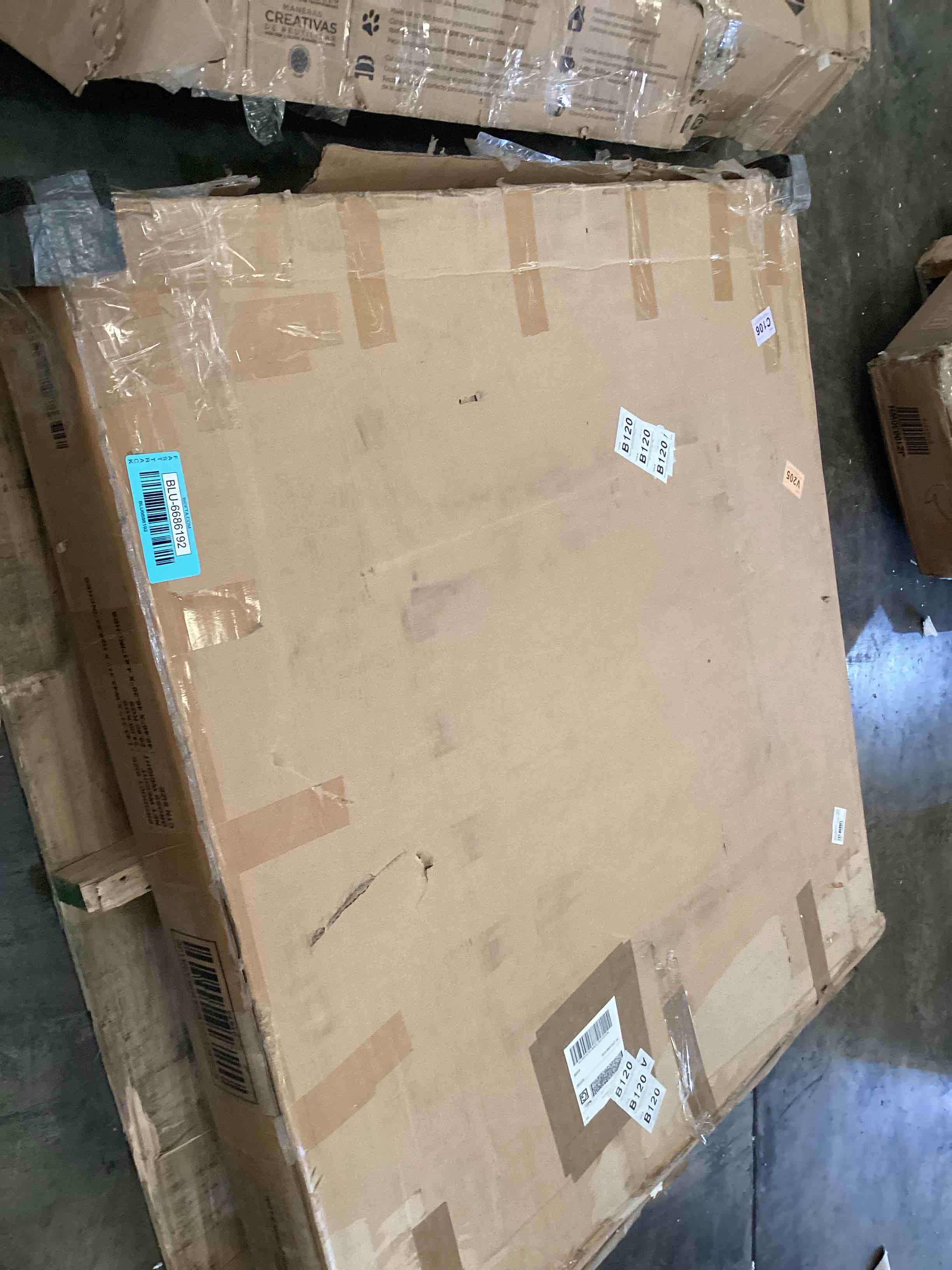 https://s3.amazonaws.com/lotting-images-prod/bidfta/BLU6686192_1727717924078.jpeg
