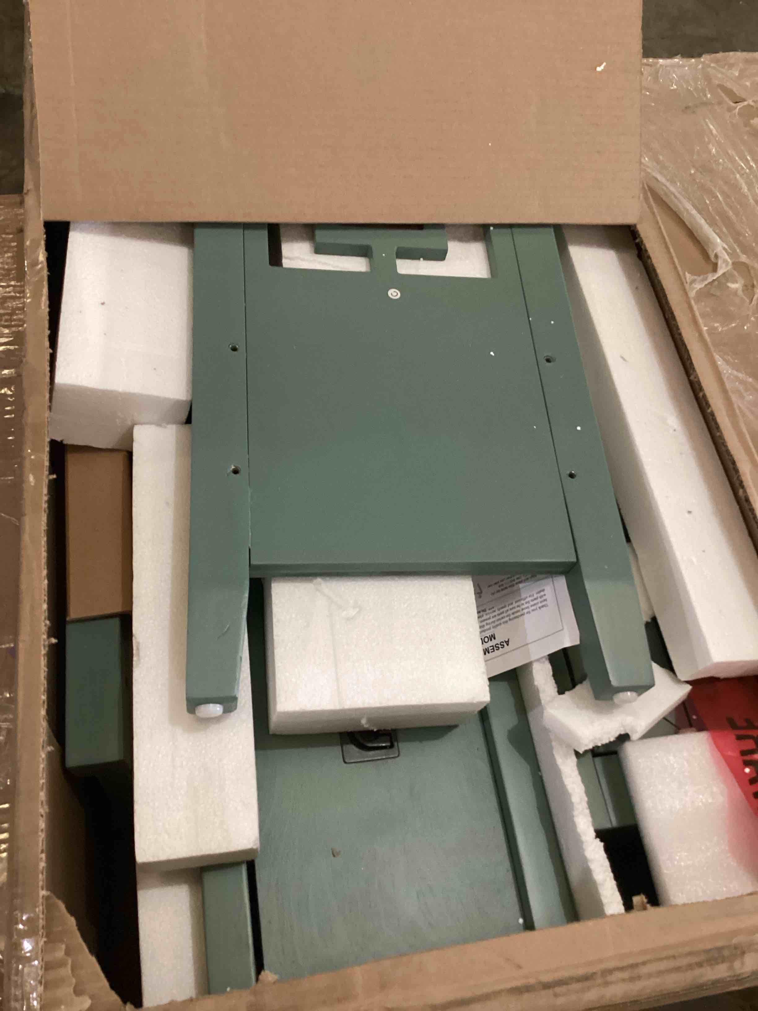 https://s3.amazonaws.com/lotting-images-prod/bidfta/BLU6686312_1727880443610.jpeg