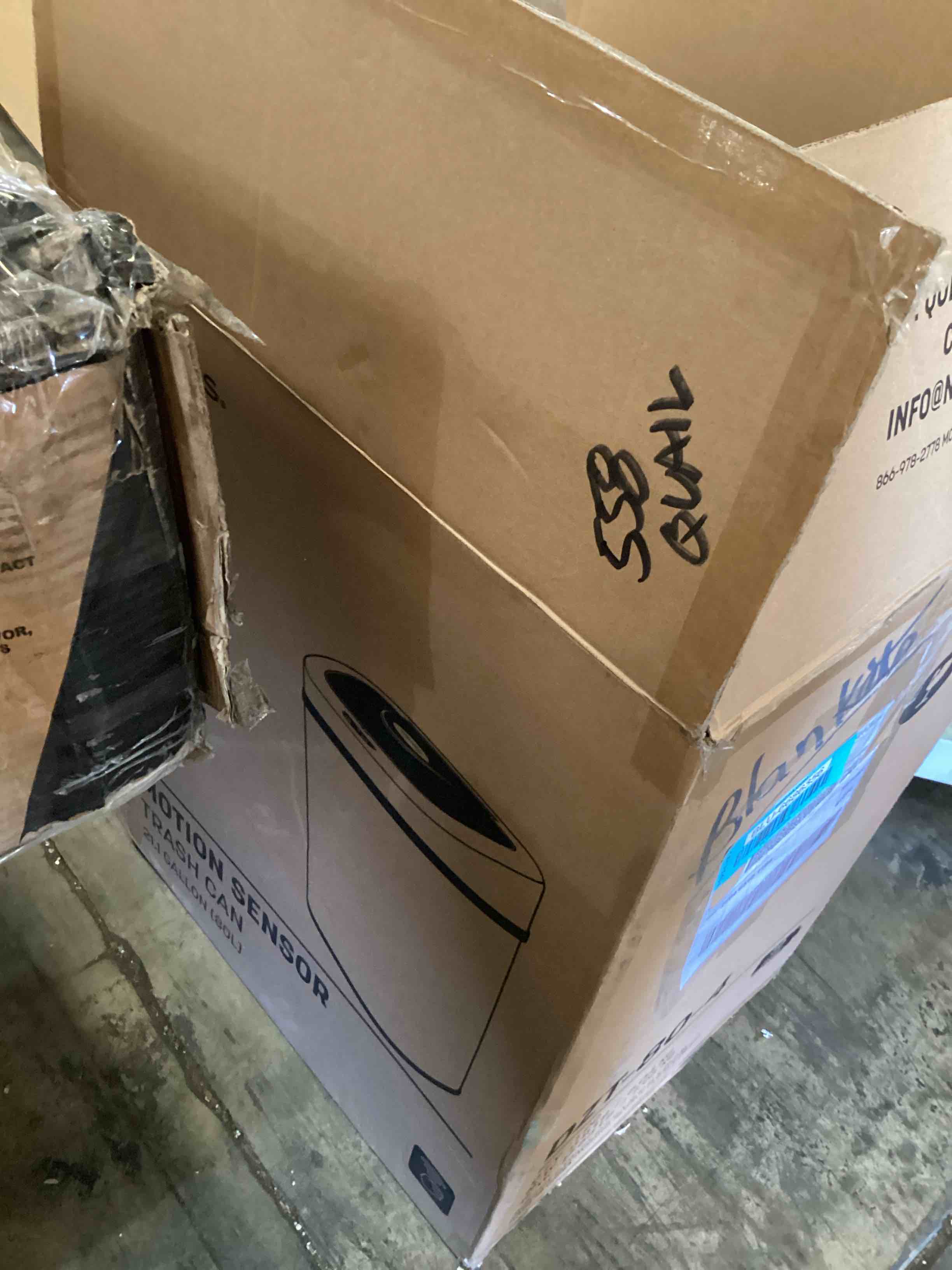 https://s3.amazonaws.com/lotting-images-prod/bidfta/BLU6686356_1728313710982.jpeg