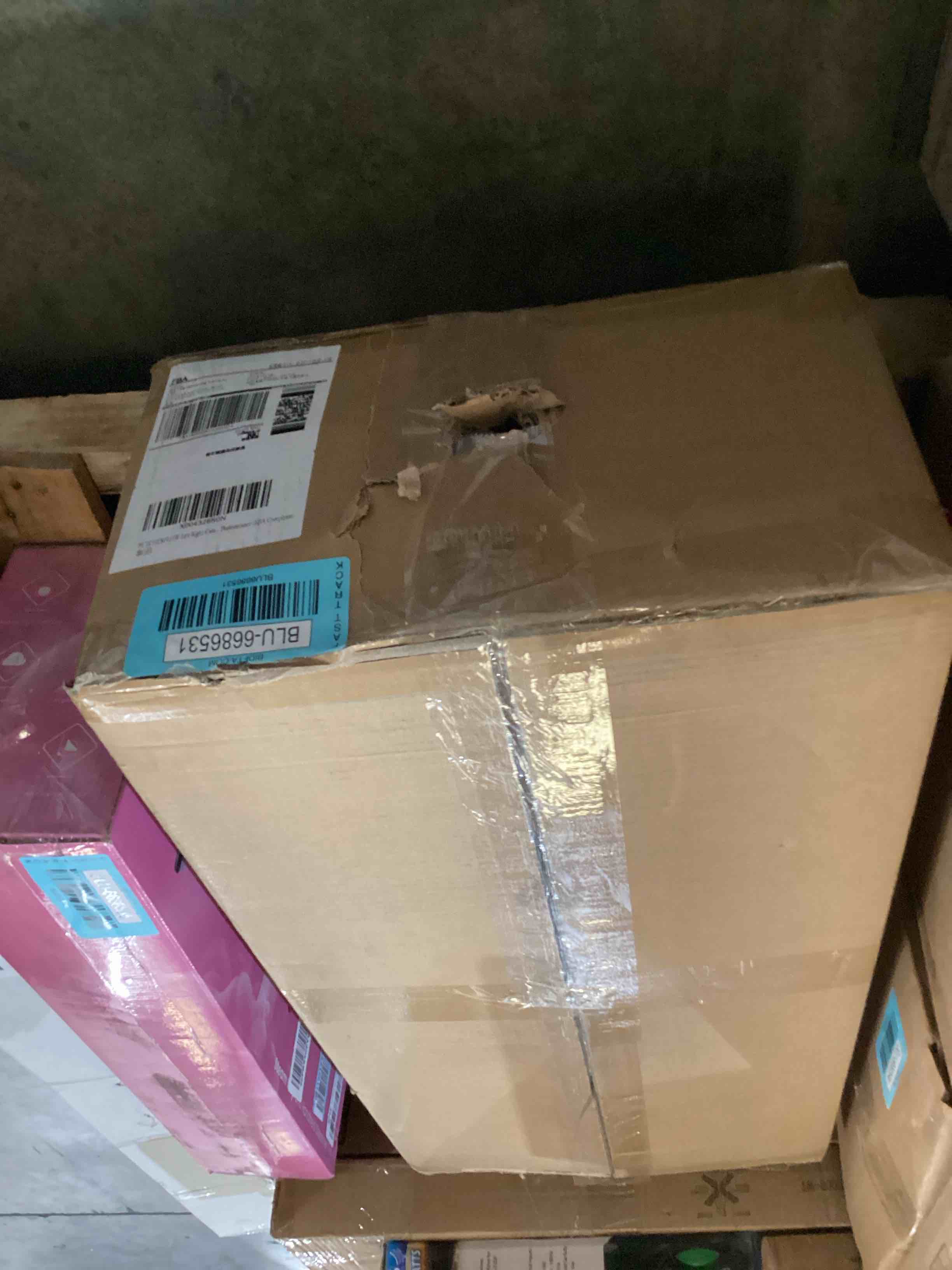 https://s3.amazonaws.com/lotting-images-prod/bidfta/BLU6686531_1728918770241.jpeg