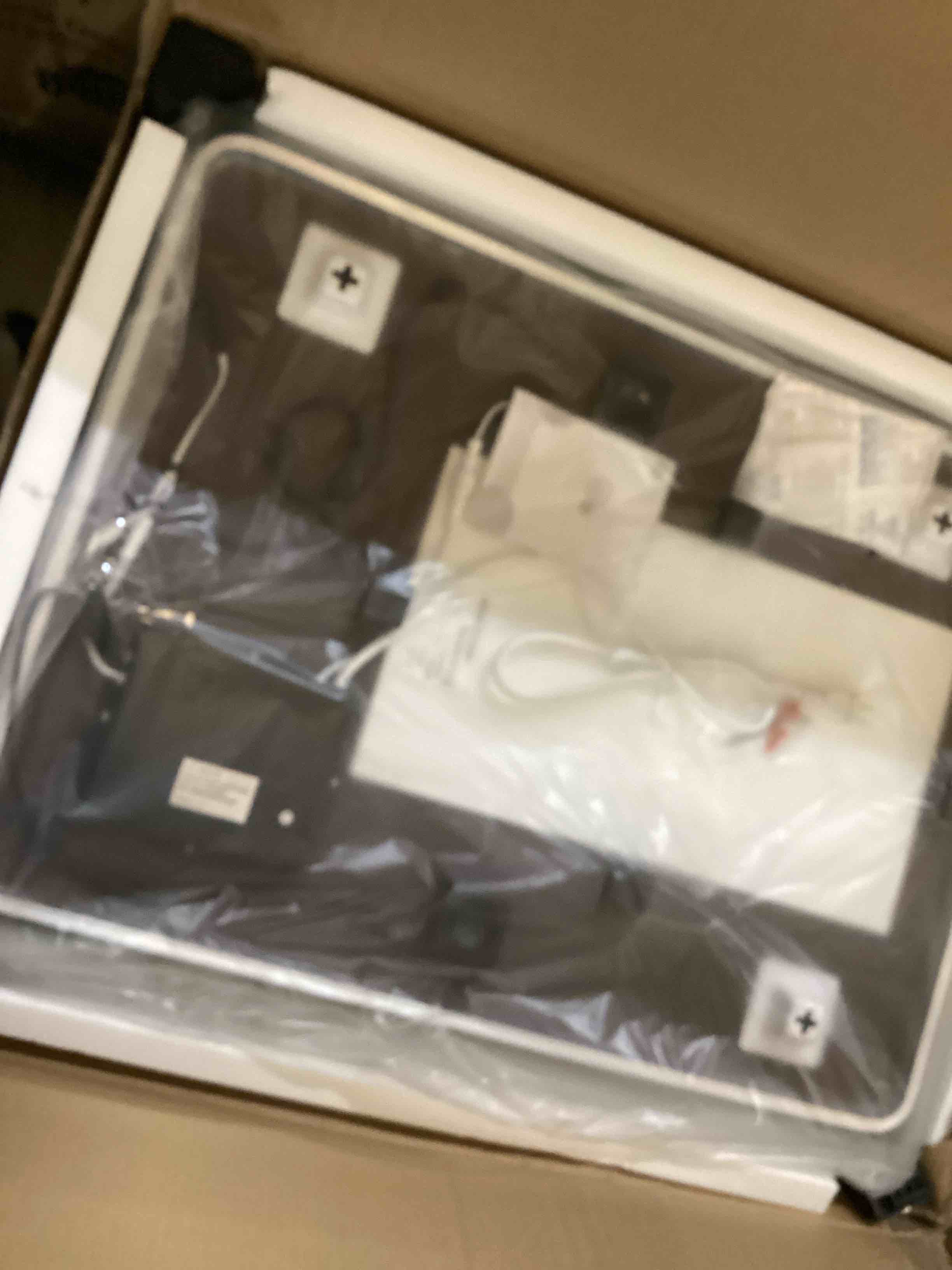 https://s3.amazonaws.com/lotting-images-prod/bidfta/BLU6686541_1728918887680.jpeg