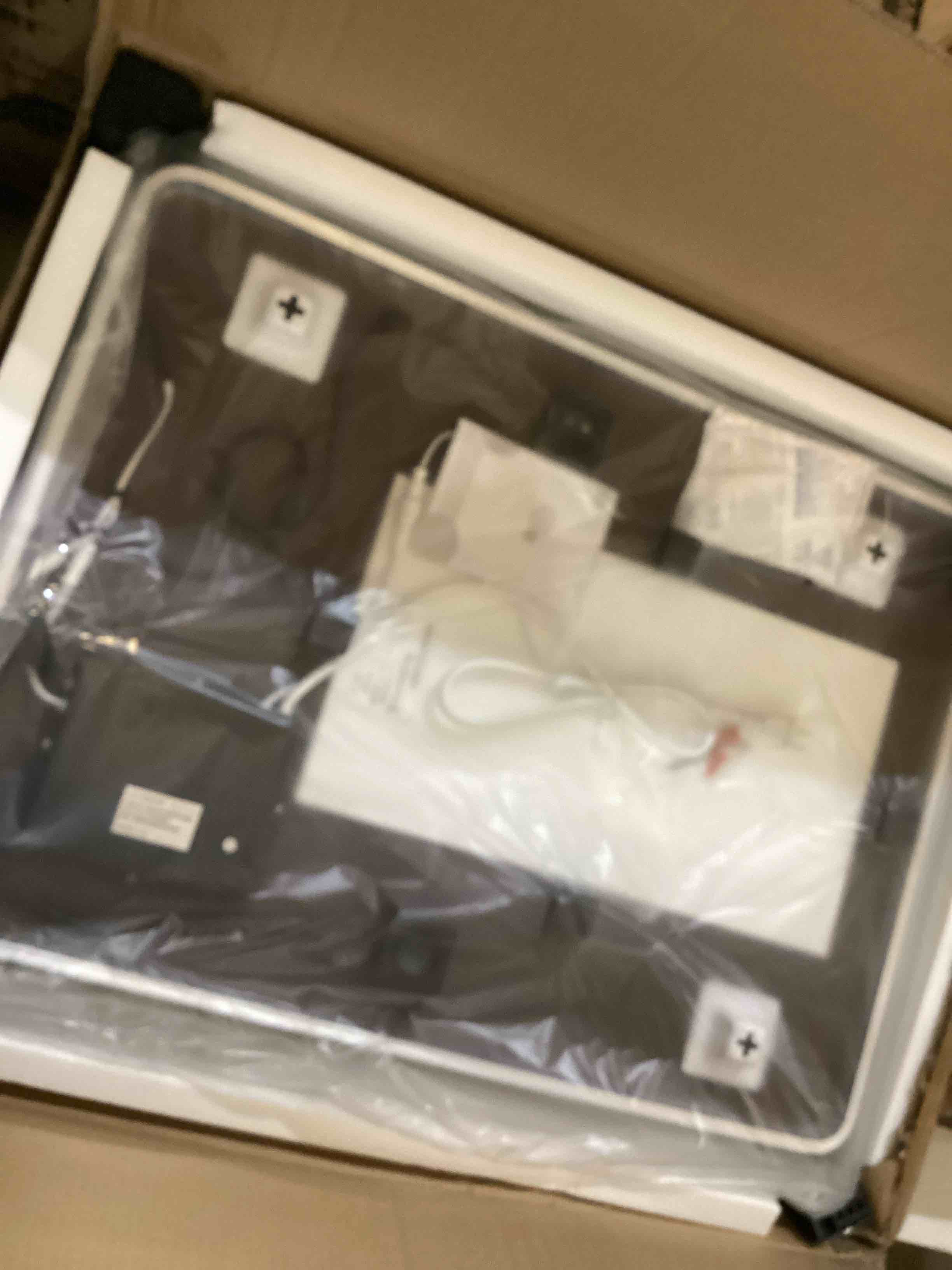 https://s3.amazonaws.com/lotting-images-prod/bidfta/BLU6686541_1728918888522.jpeg