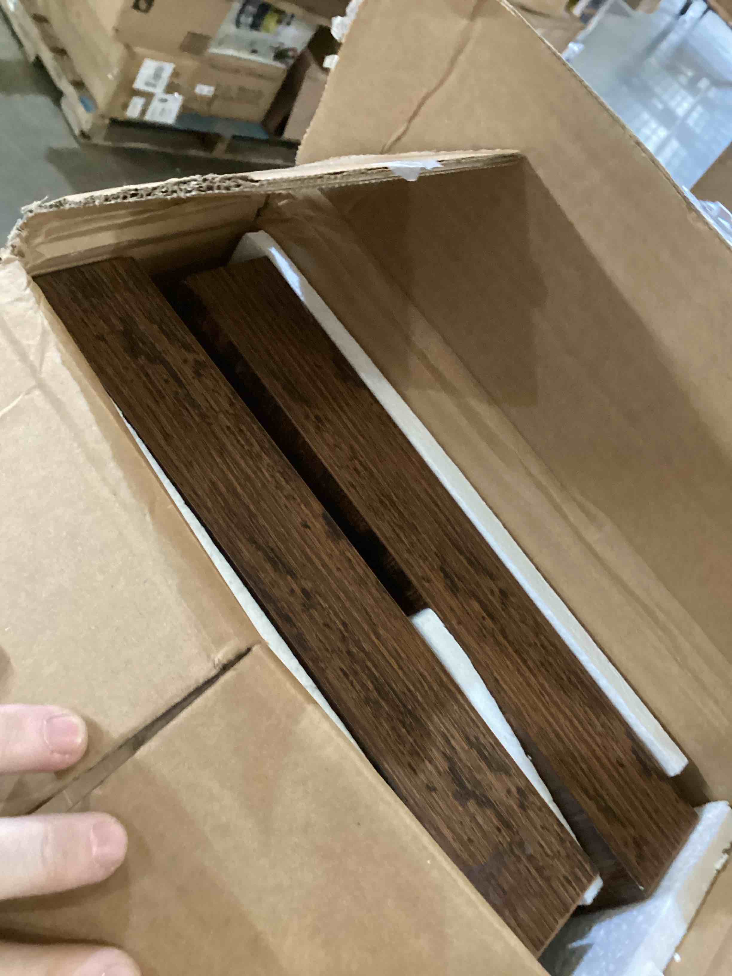 https://s3.amazonaws.com/lotting-images-prod/bidfta/BLU6686550_1728919022783.jpeg