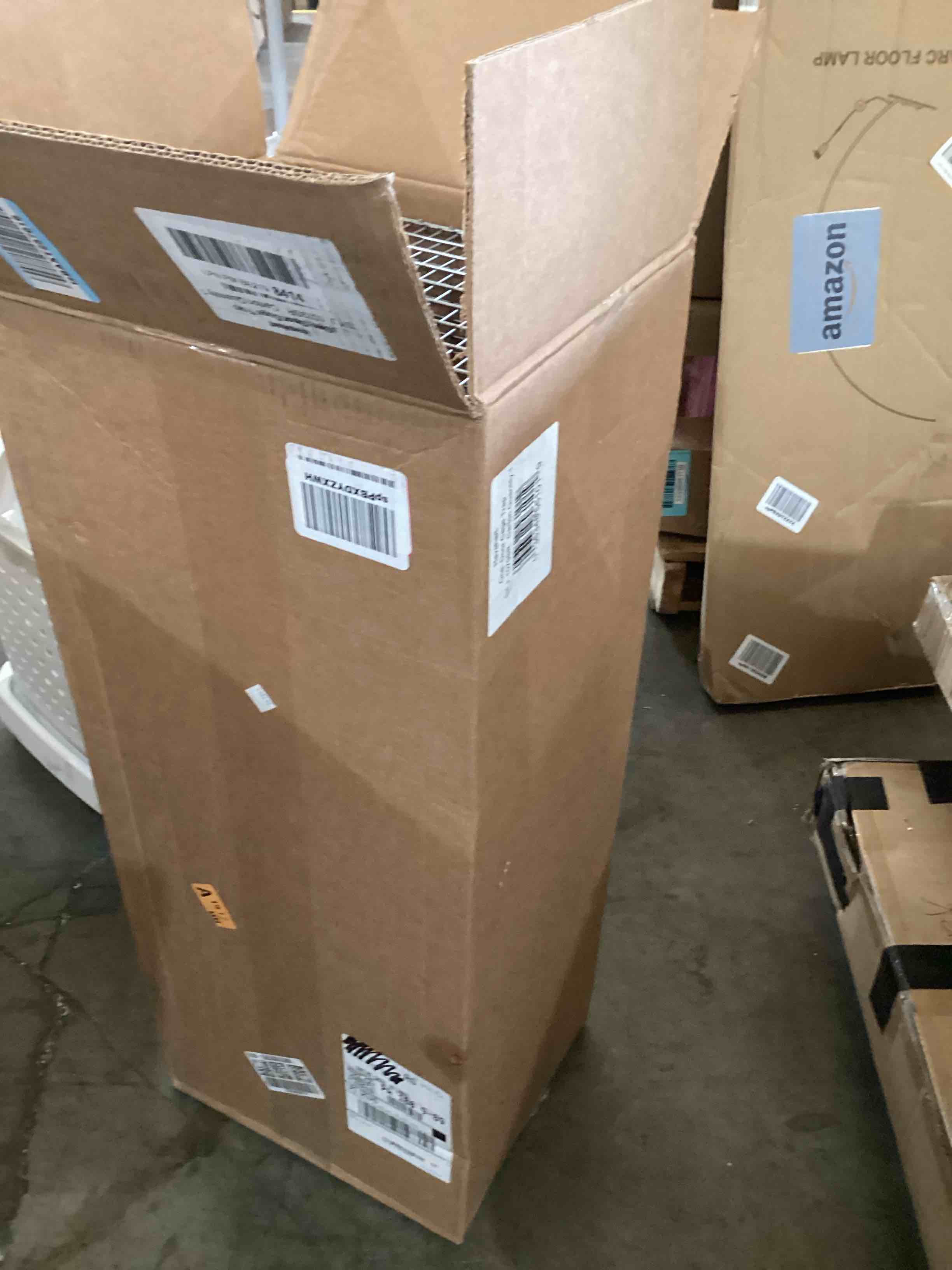 https://s3.amazonaws.com/lotting-images-prod/bidfta/BLU6686580_1728926901232.jpeg