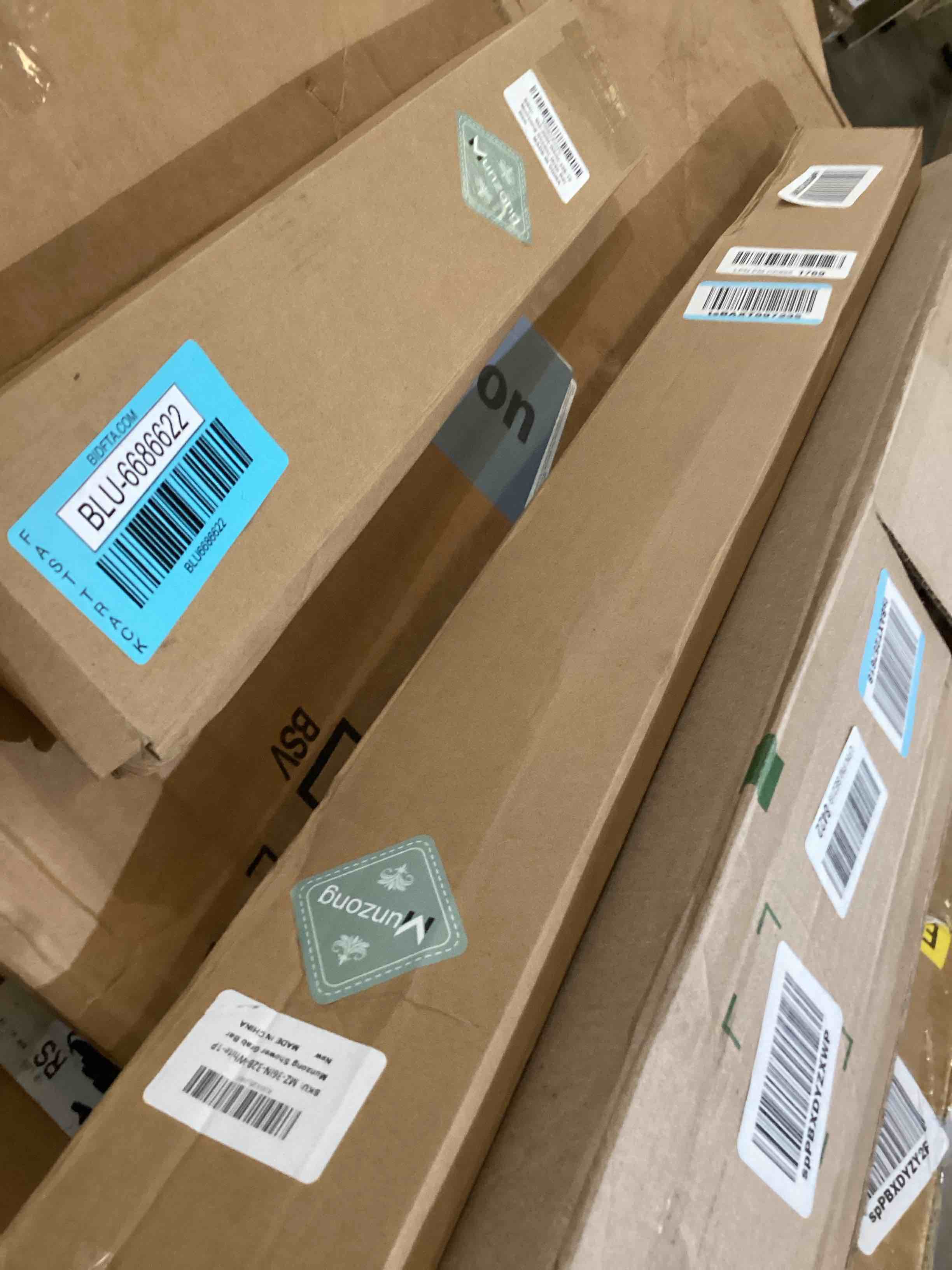 https://s3.amazonaws.com/lotting-images-prod/bidfta/BLU6686621_1728935537130.jpeg