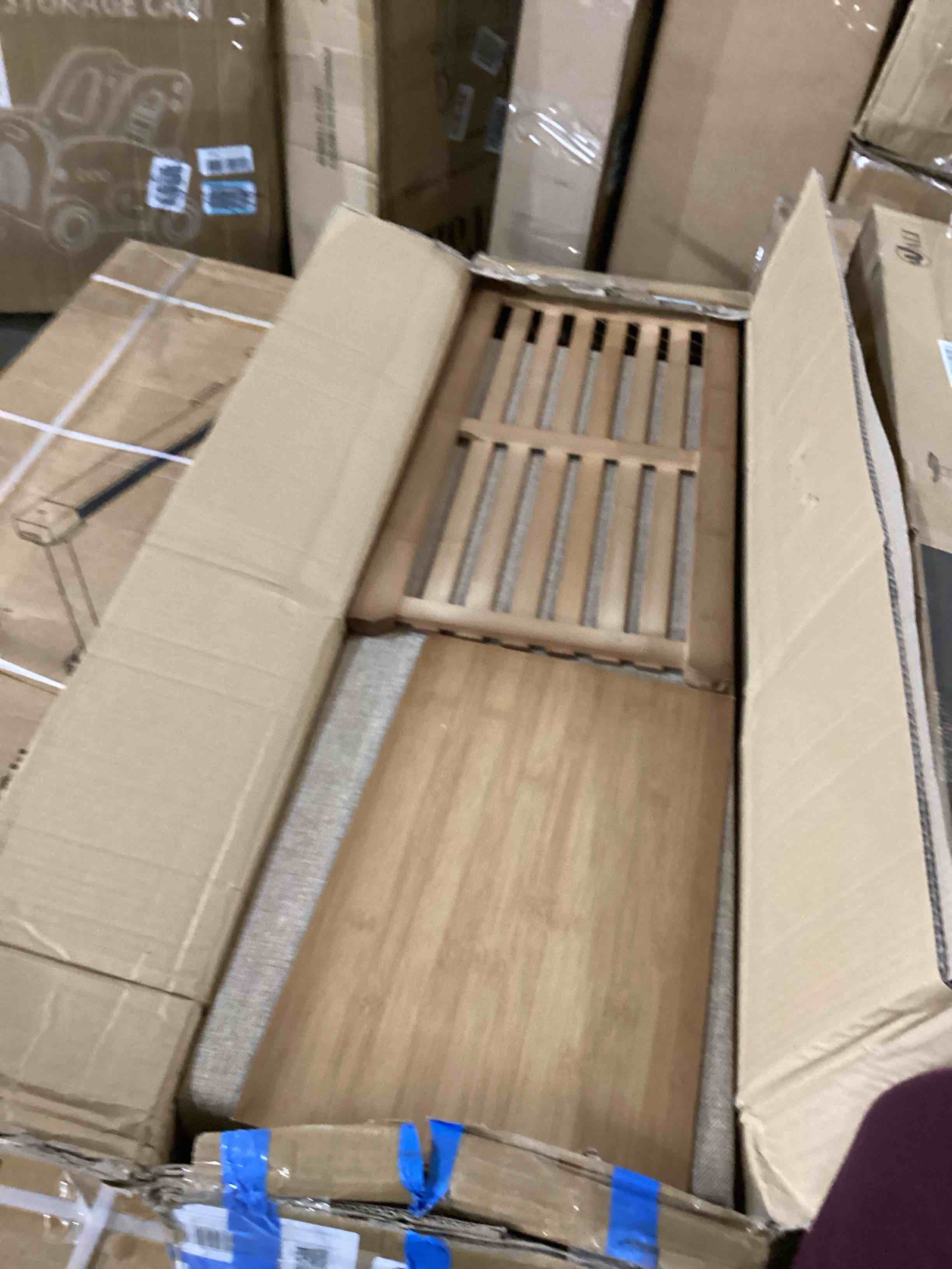 https://s3.amazonaws.com/lotting-images-prod/bidfta/BLU6687237_1730907778117.jpeg