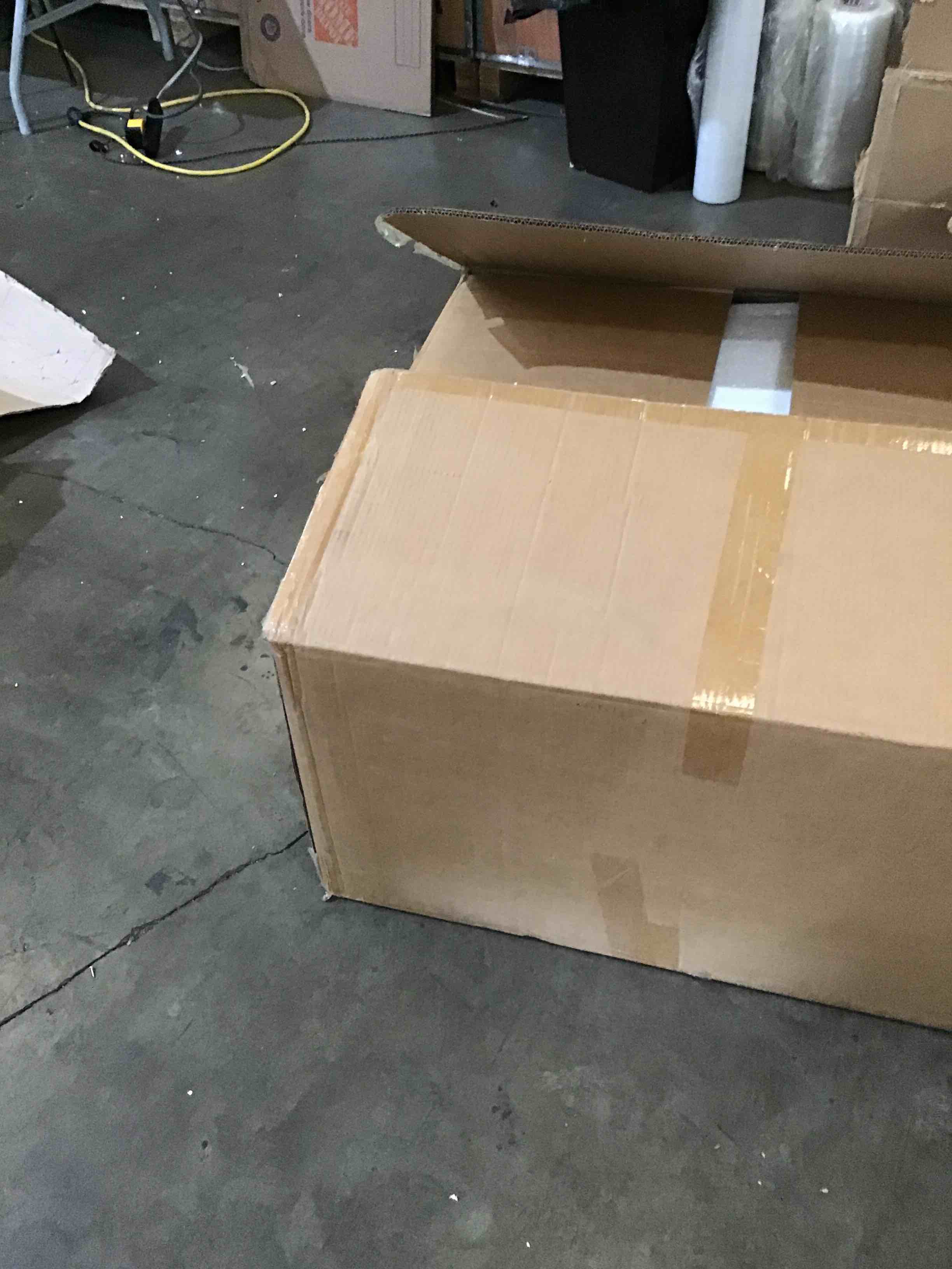 https://s3.amazonaws.com/lotting-images-prod/bidfta/BLU6687862_1721679516704.jpeg