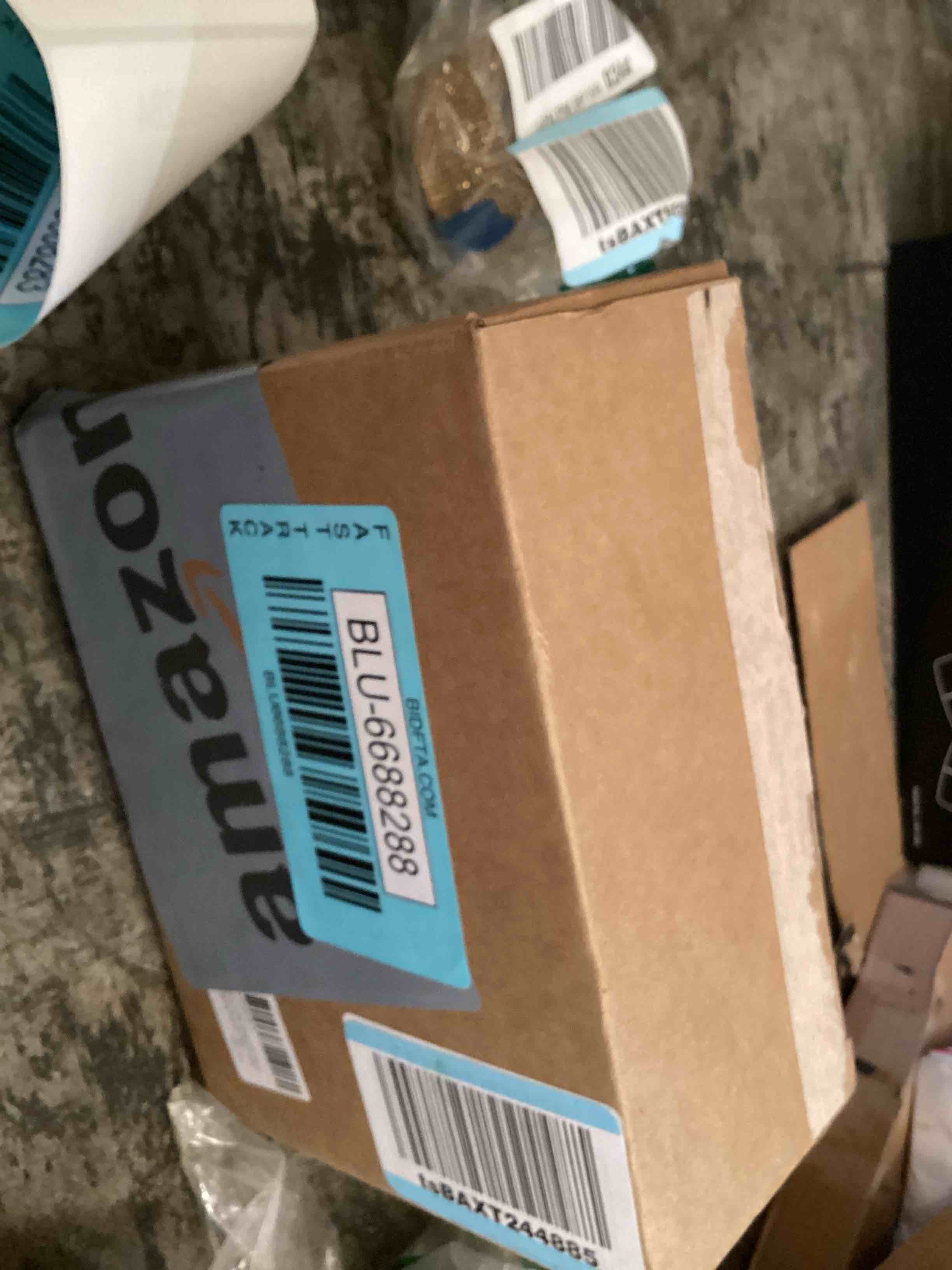 https://s3.amazonaws.com/lotting-images-prod/bidfta/BLU6688288_1723038560492.jpeg