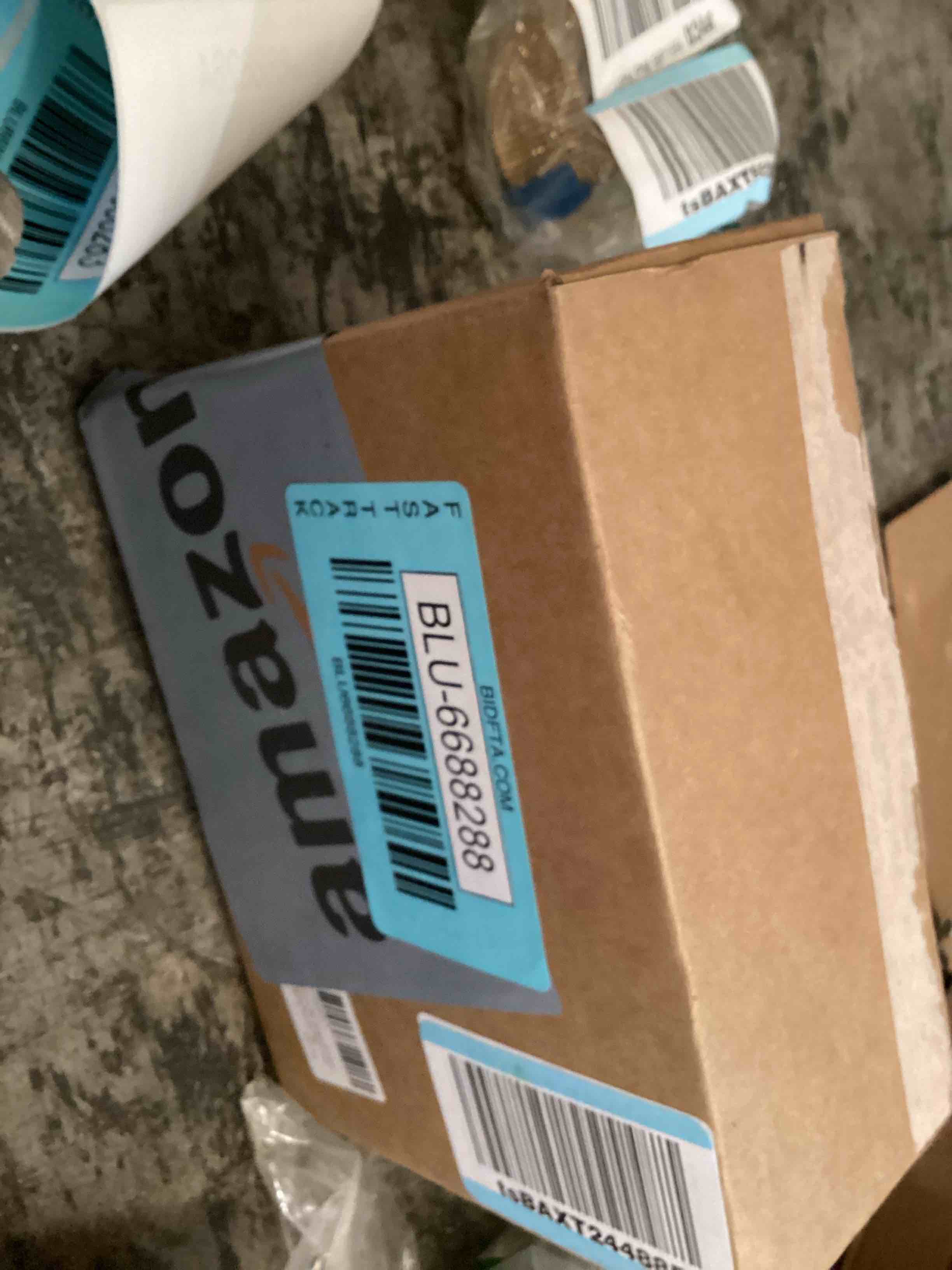 https://s3.amazonaws.com/lotting-images-prod/bidfta/BLU6688288_1723038562930.jpeg