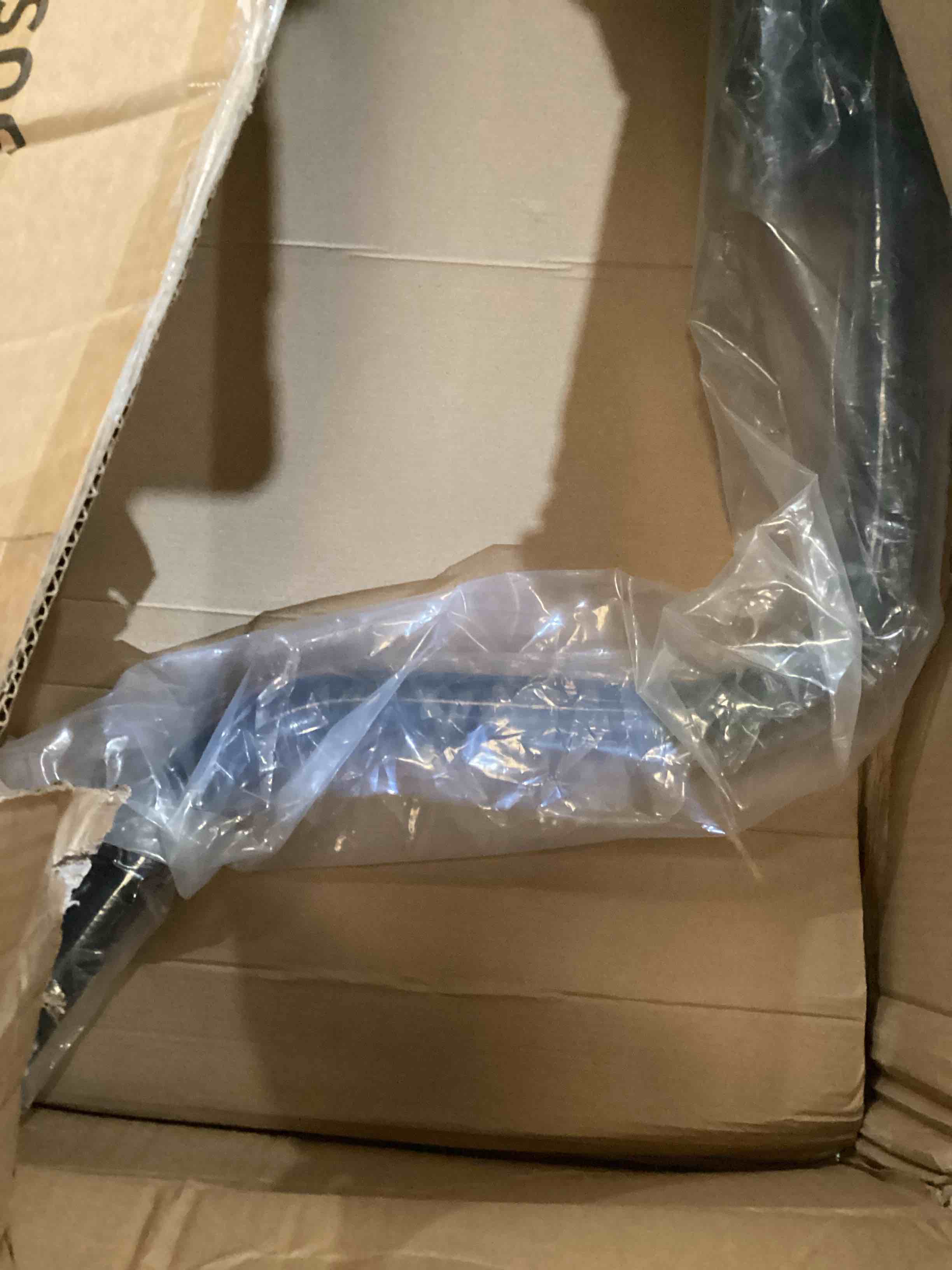 https://s3.amazonaws.com/lotting-images-prod/bidfta/BLU6689503_1728587306297.jpeg