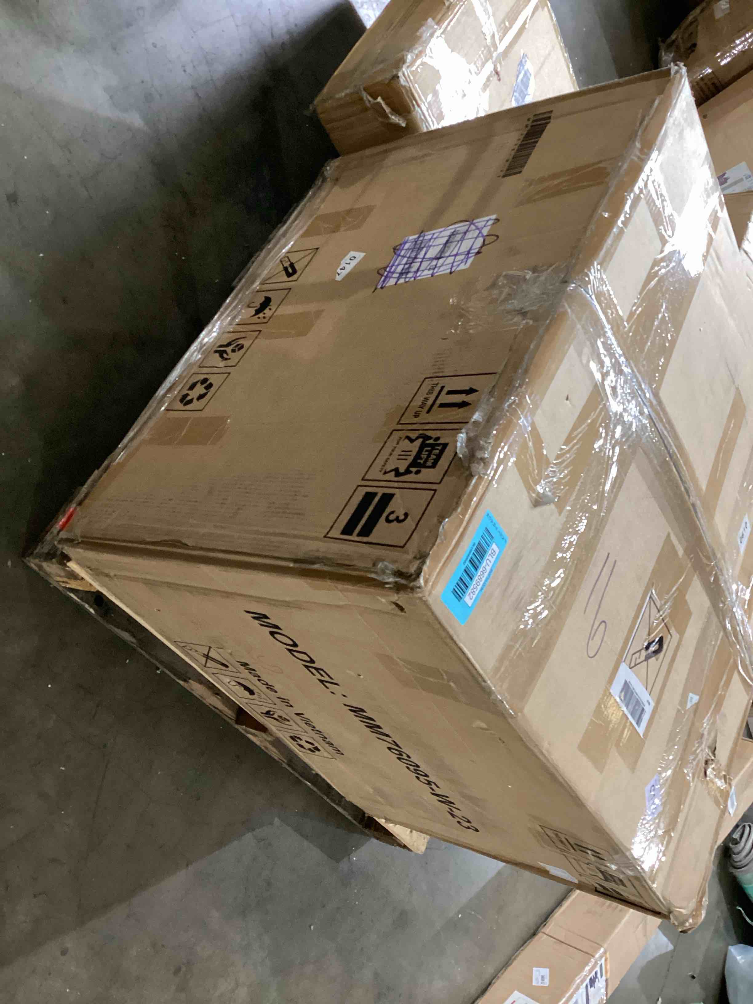 https://s3.amazonaws.com/lotting-images-prod/bidfta/BLU6689582_1728910137689.jpeg