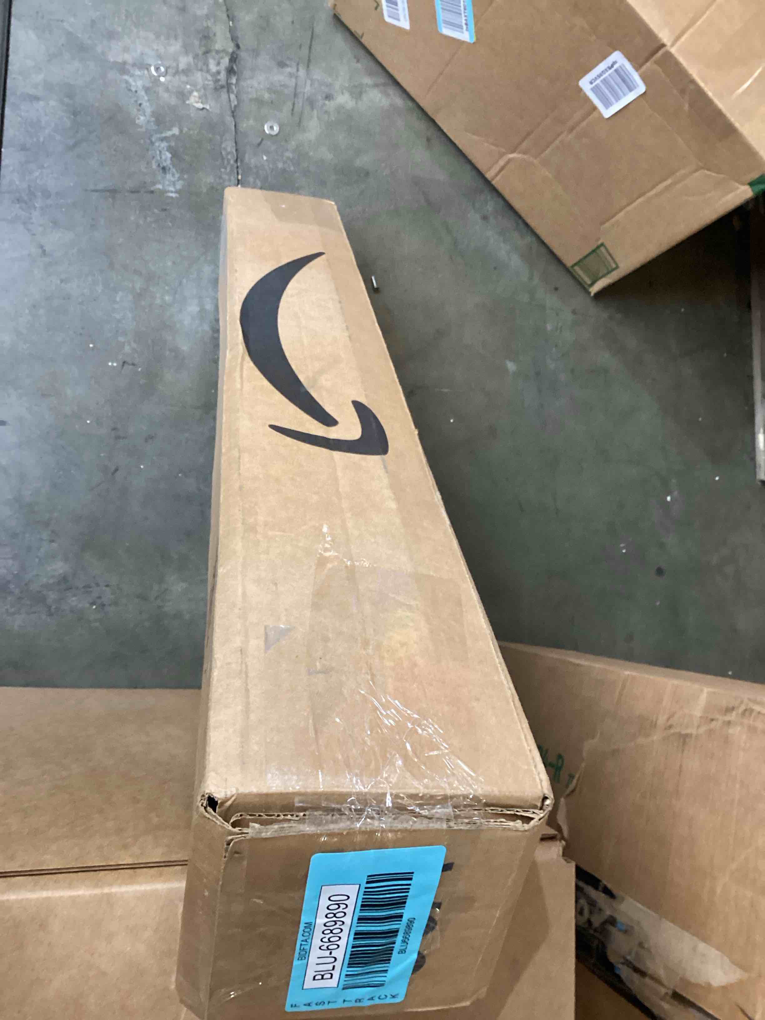 https://s3.amazonaws.com/lotting-images-prod/bidfta/BLU6689890_1729521057831.jpeg