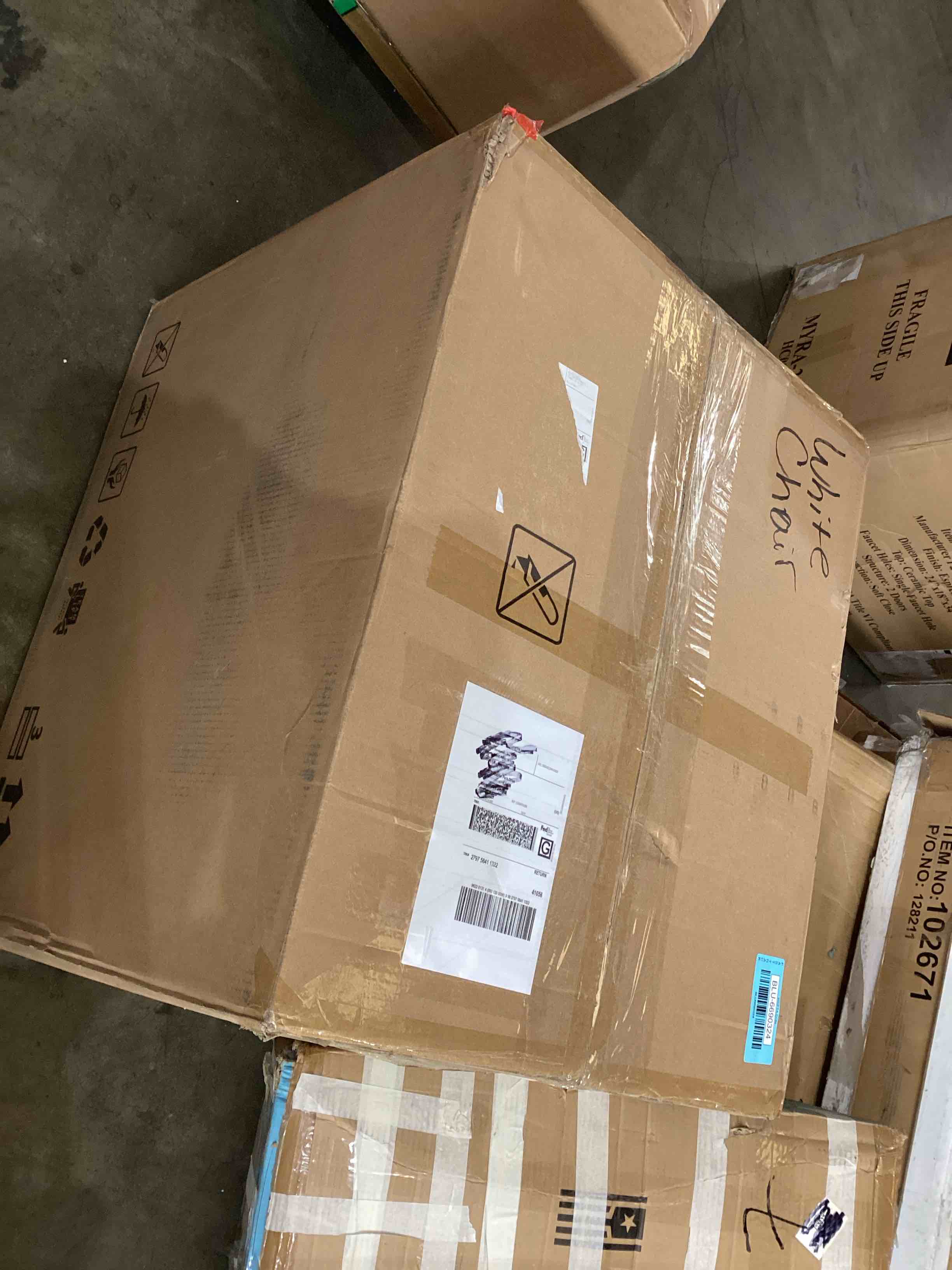 https://s3.amazonaws.com/lotting-images-prod/bidfta/BLU6690324_1730213981349.jpeg