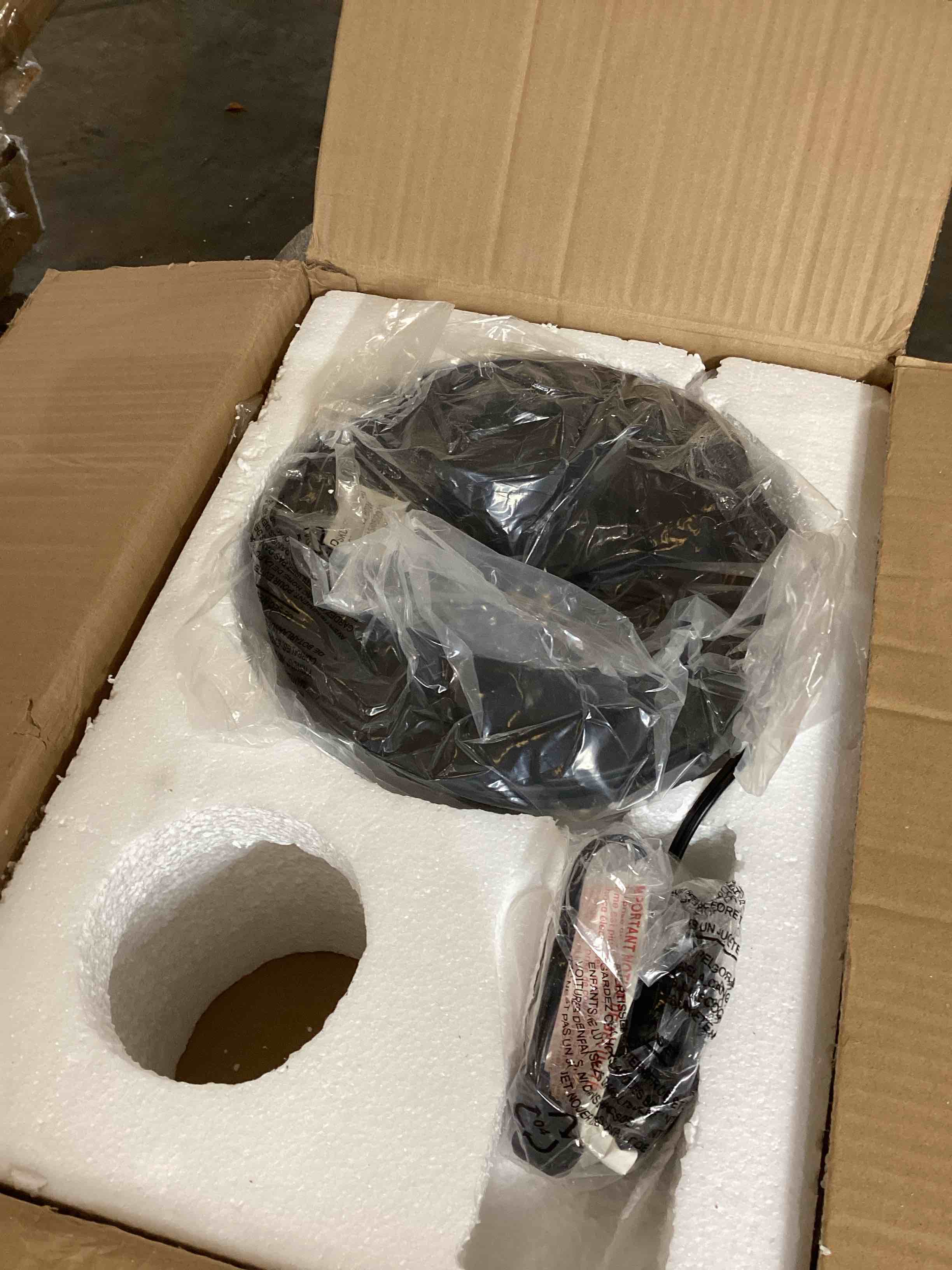 https://s3.amazonaws.com/lotting-images-prod/bidfta/BLU6690333_1730216110552.jpeg