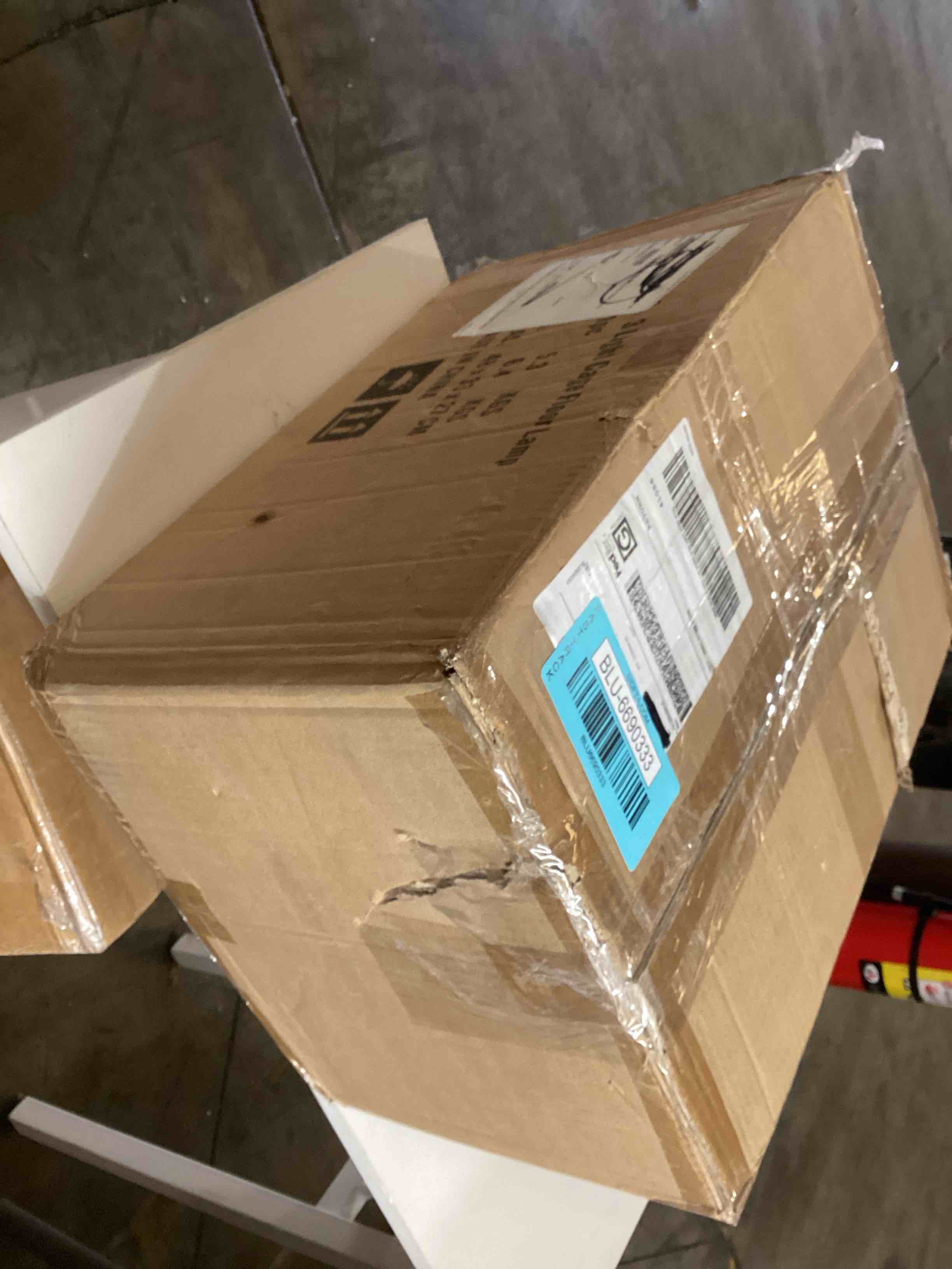https://s3.amazonaws.com/lotting-images-prod/bidfta/BLU6690333_1730216166055.jpeg