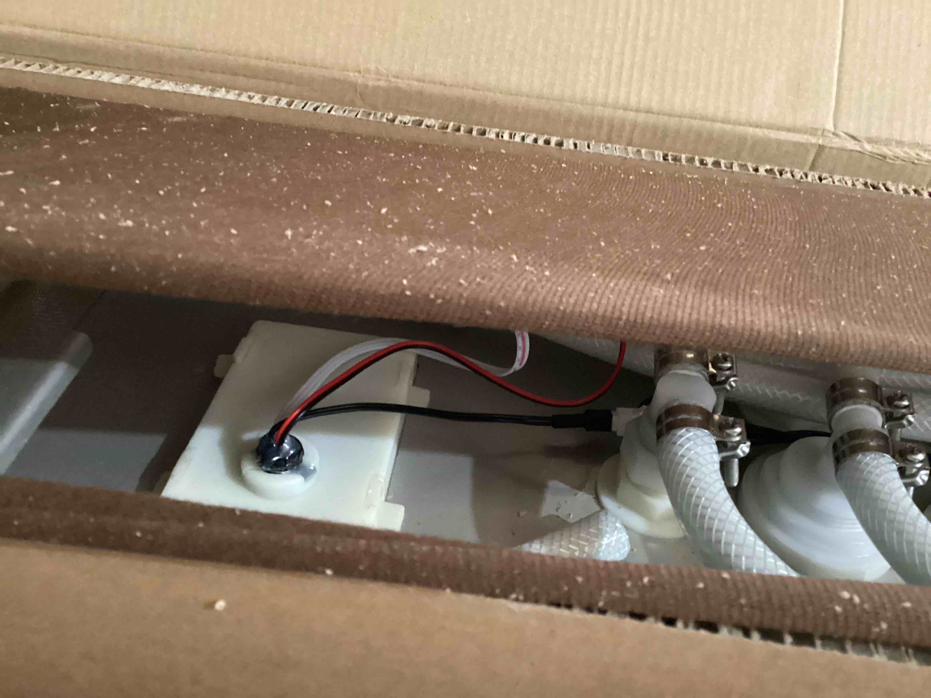 https://s3.amazonaws.com/lotting-images-prod/bidfta/BLU6690497_1730214072777.jpeg