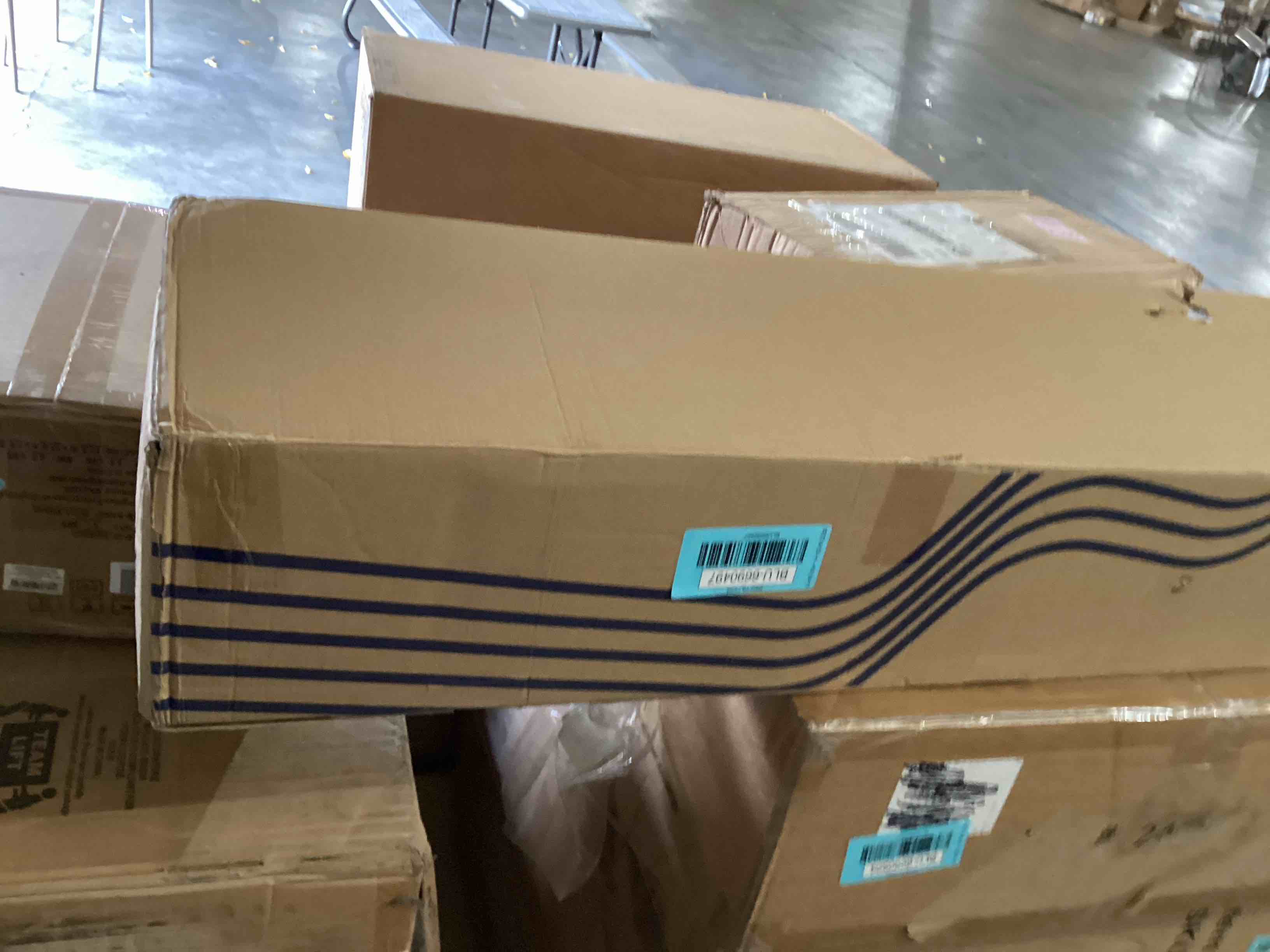 https://s3.amazonaws.com/lotting-images-prod/bidfta/BLU6690497_1730214083967.jpeg