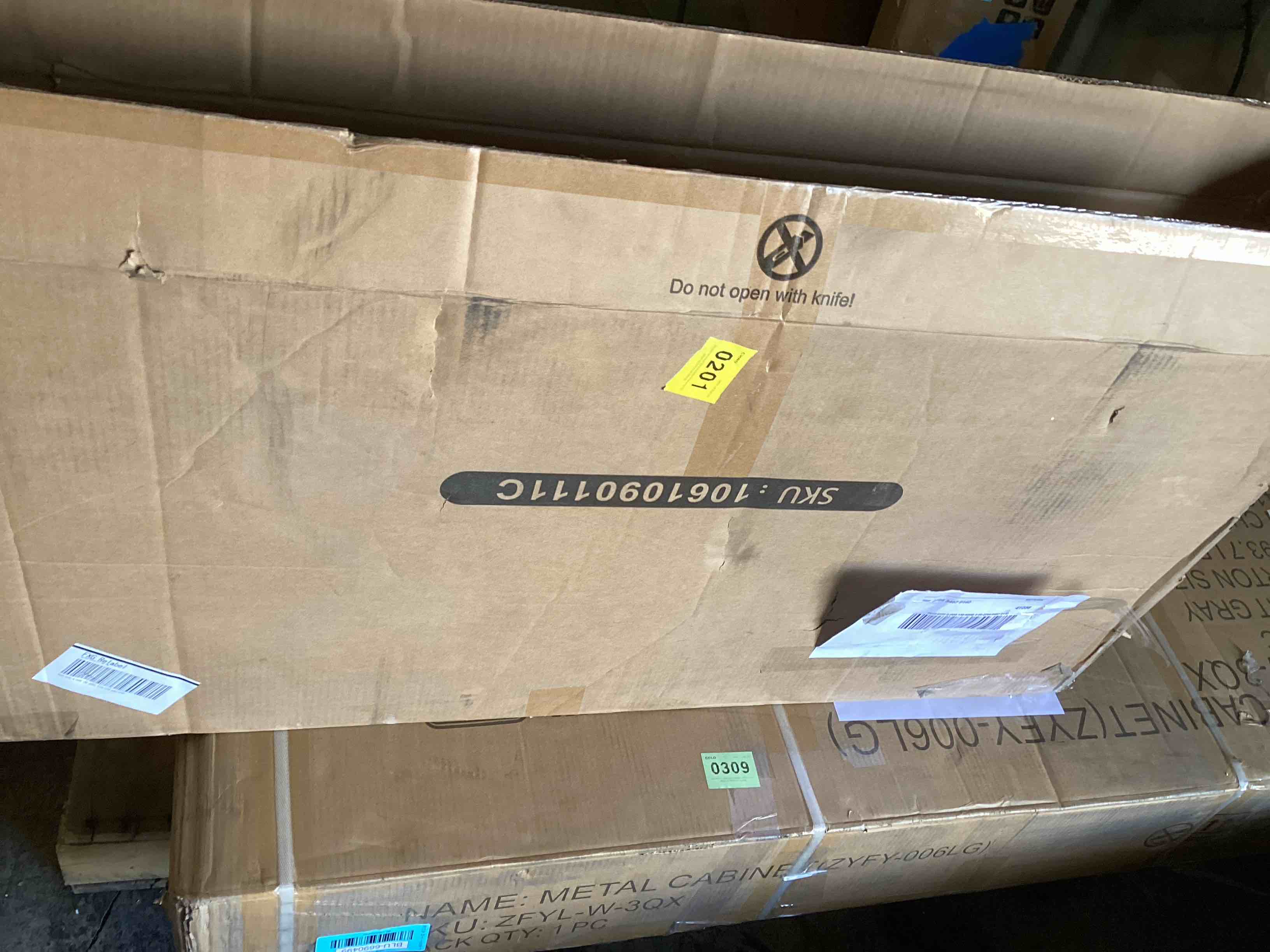 https://s3.amazonaws.com/lotting-images-prod/bidfta/BLU6690500_1730216316741.jpeg