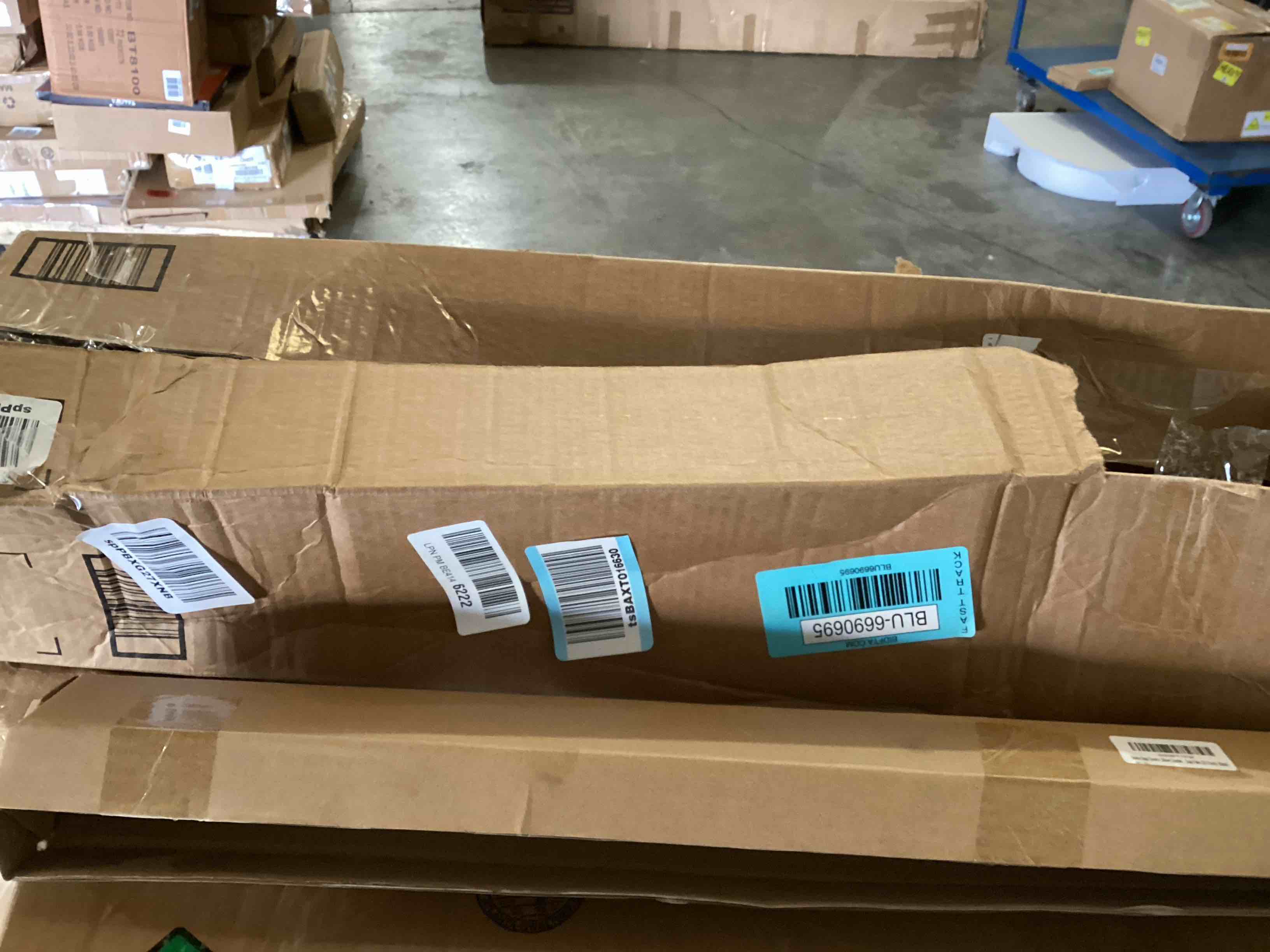 https://s3.amazonaws.com/lotting-images-prod/bidfta/BLU6690695_1730387981978.jpeg