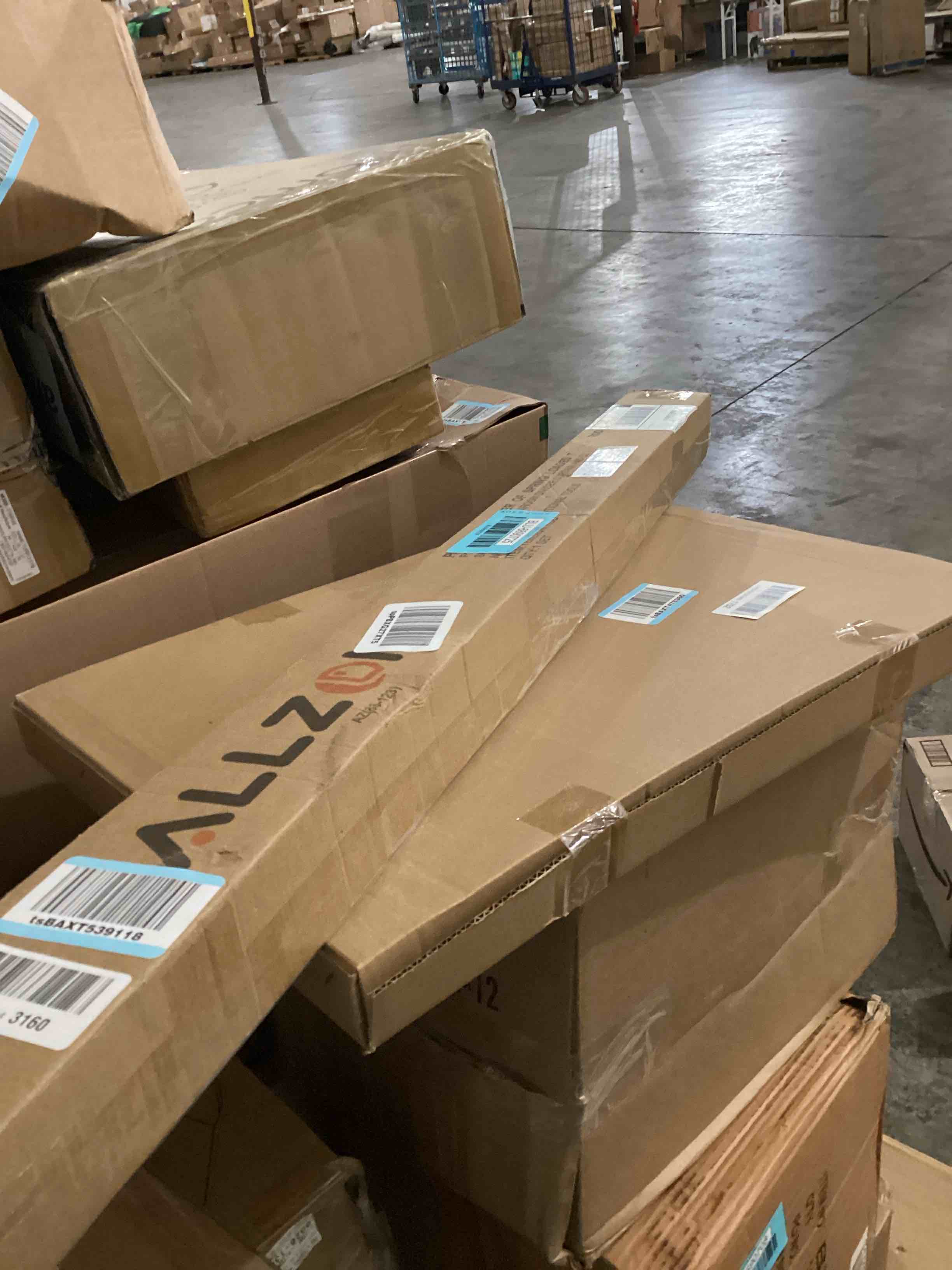https://s3.amazonaws.com/lotting-images-prod/bidfta/BLU6690725_1730394099569.jpeg