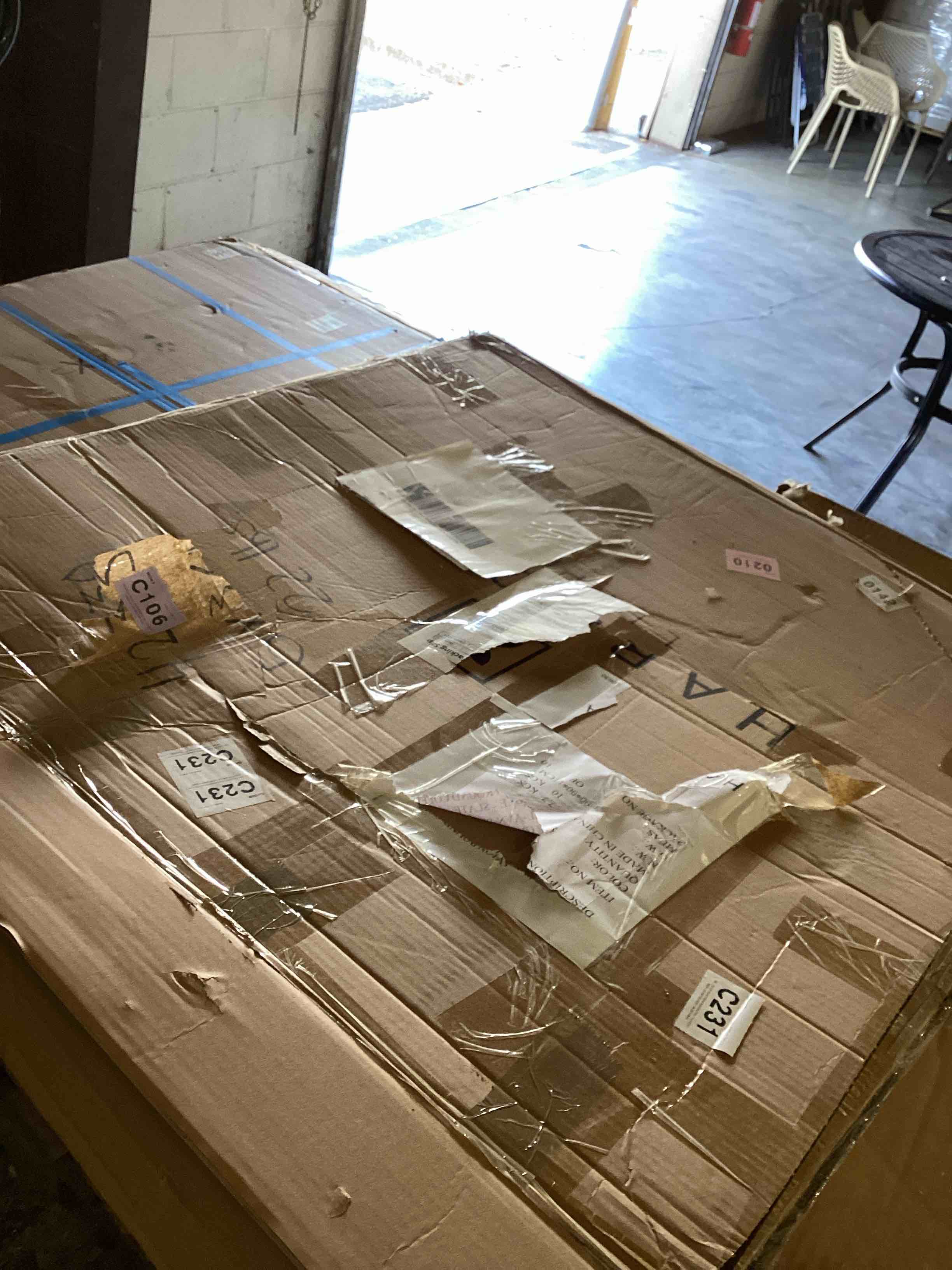 https://s3.amazonaws.com/lotting-images-prod/bidfta/BLU6690980_1730823514965.jpeg