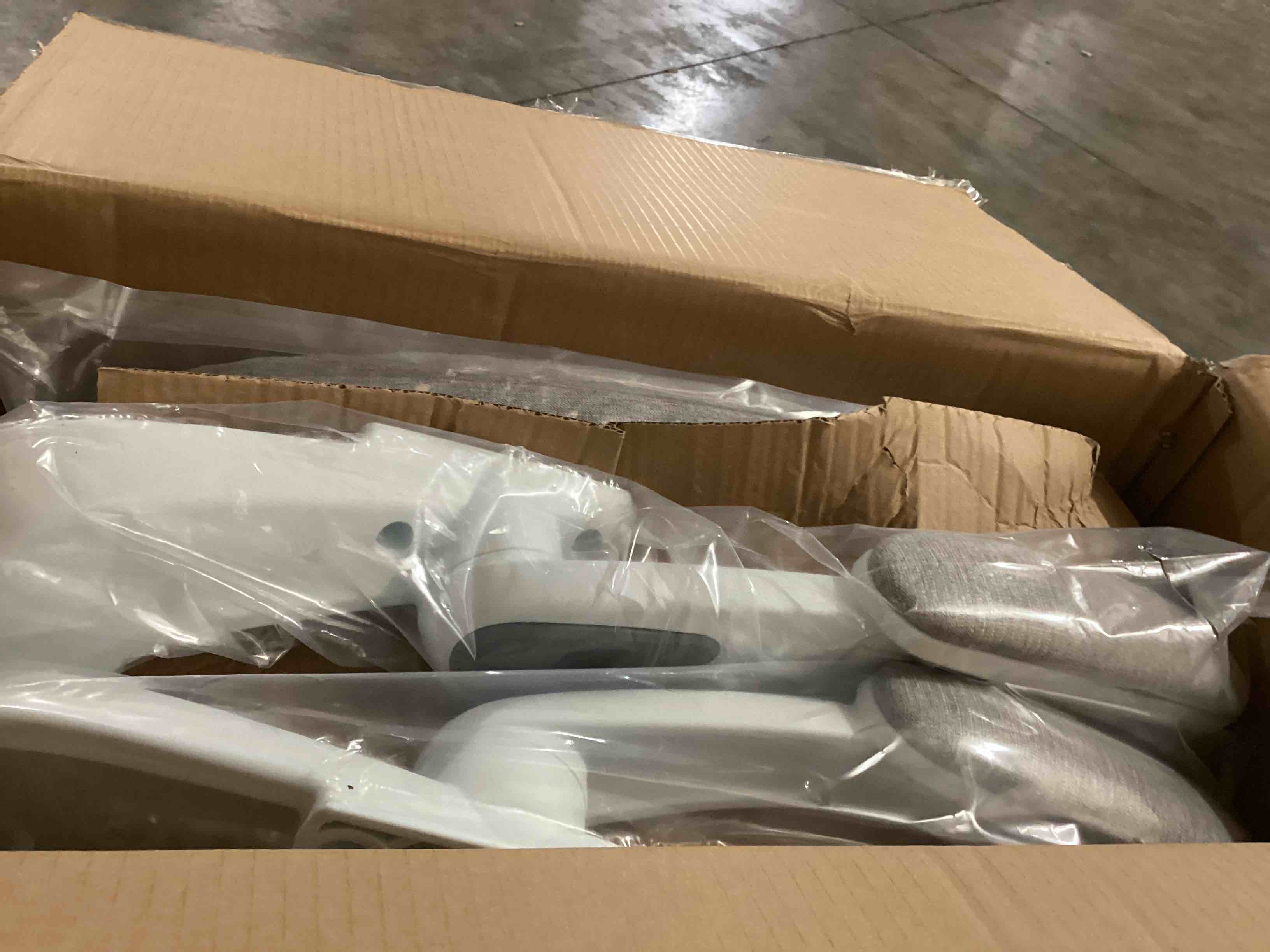 https://s3.amazonaws.com/lotting-images-prod/bidfta/BLU6691014_1730902815685.jpeg
