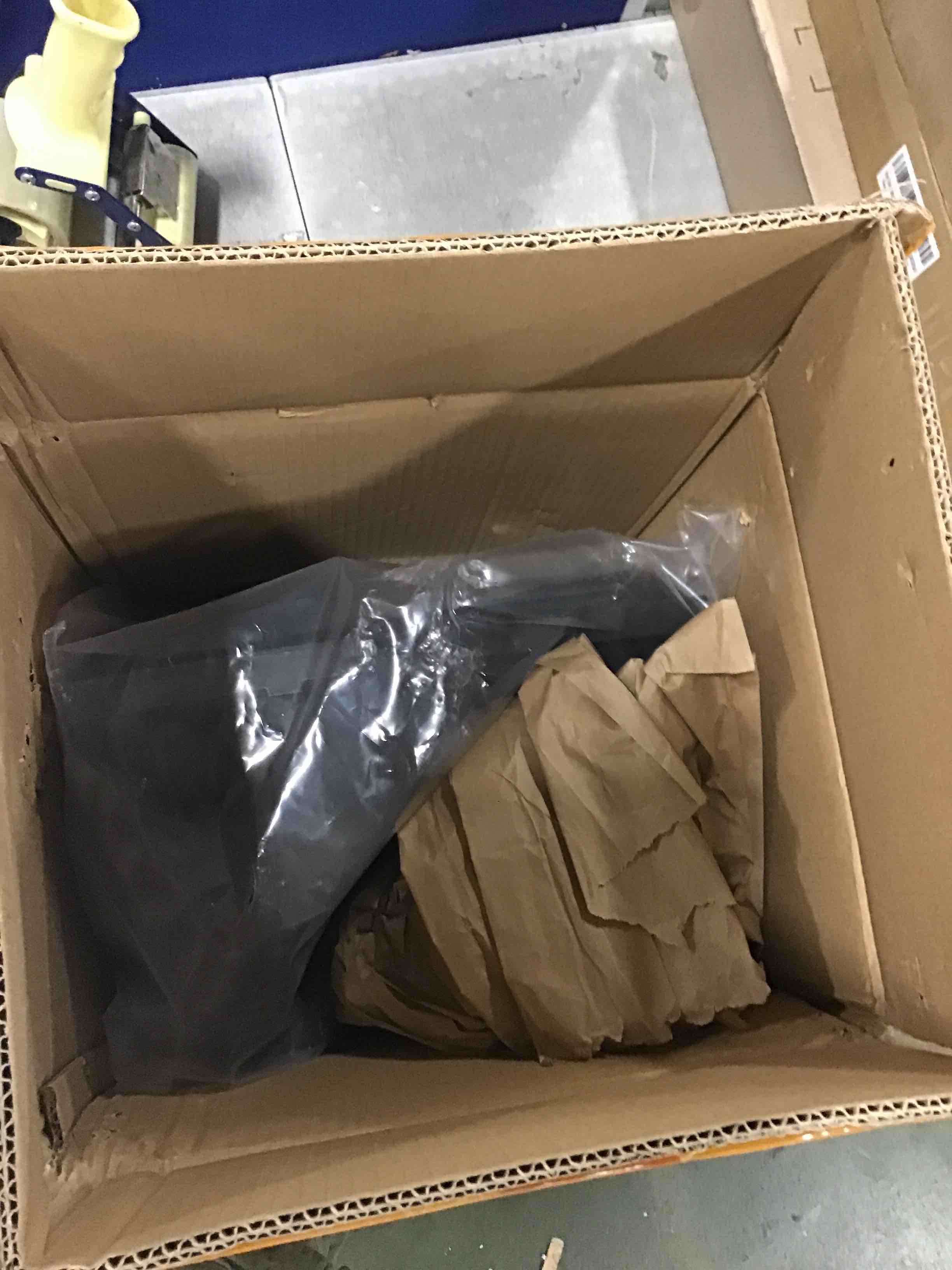 https://s3.amazonaws.com/lotting-images-prod/bidfta/BLU6691964_1722477266555.jpeg