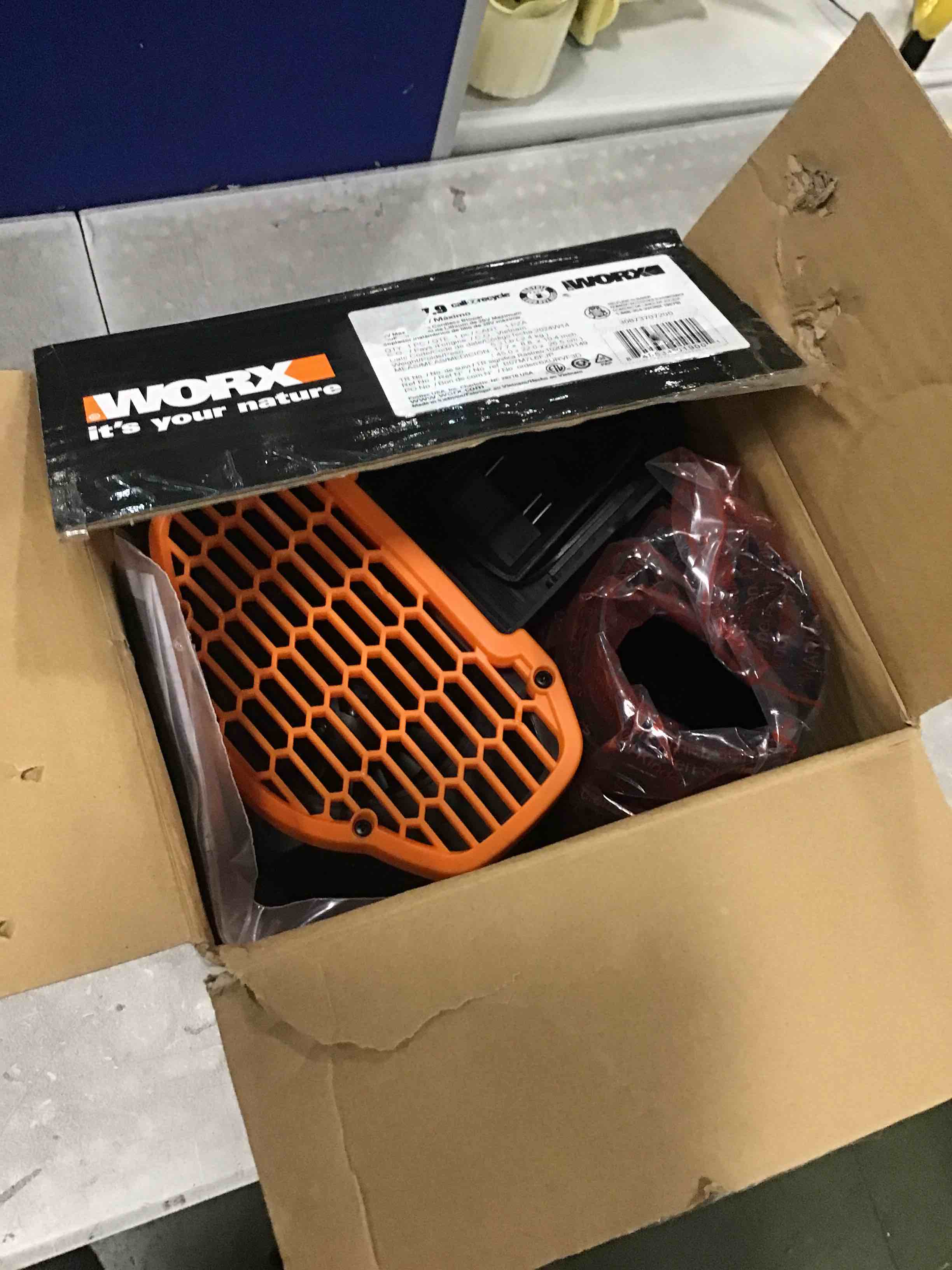 https://s3.amazonaws.com/lotting-images-prod/bidfta/BLU6692014_1722485627451.jpeg