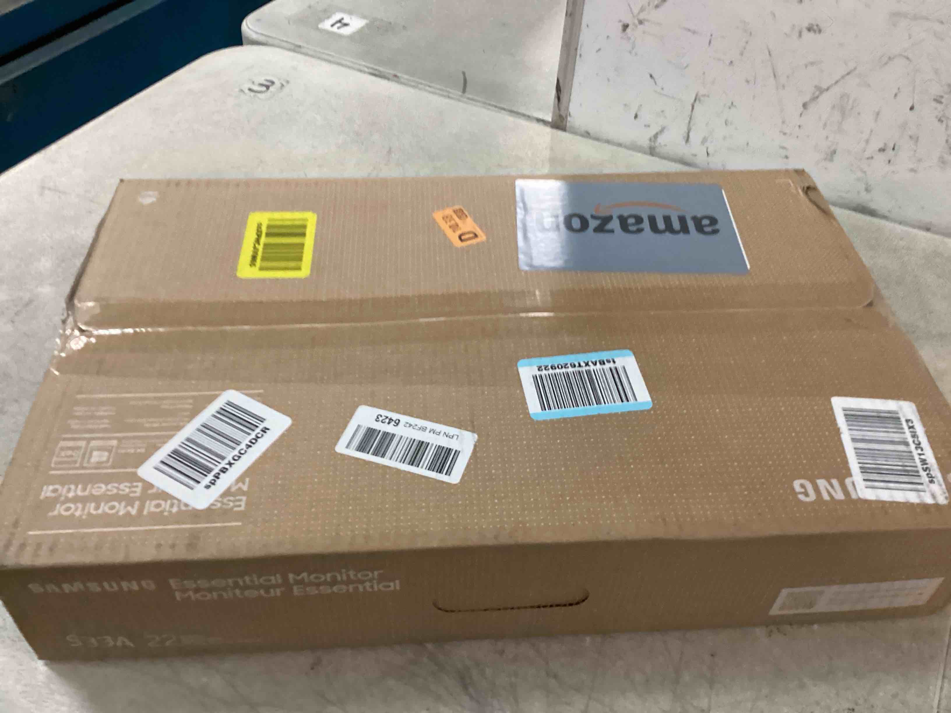 https://s3.amazonaws.com/lotting-images-prod/bidfta/BLU6692622_1723171911290.jpeg