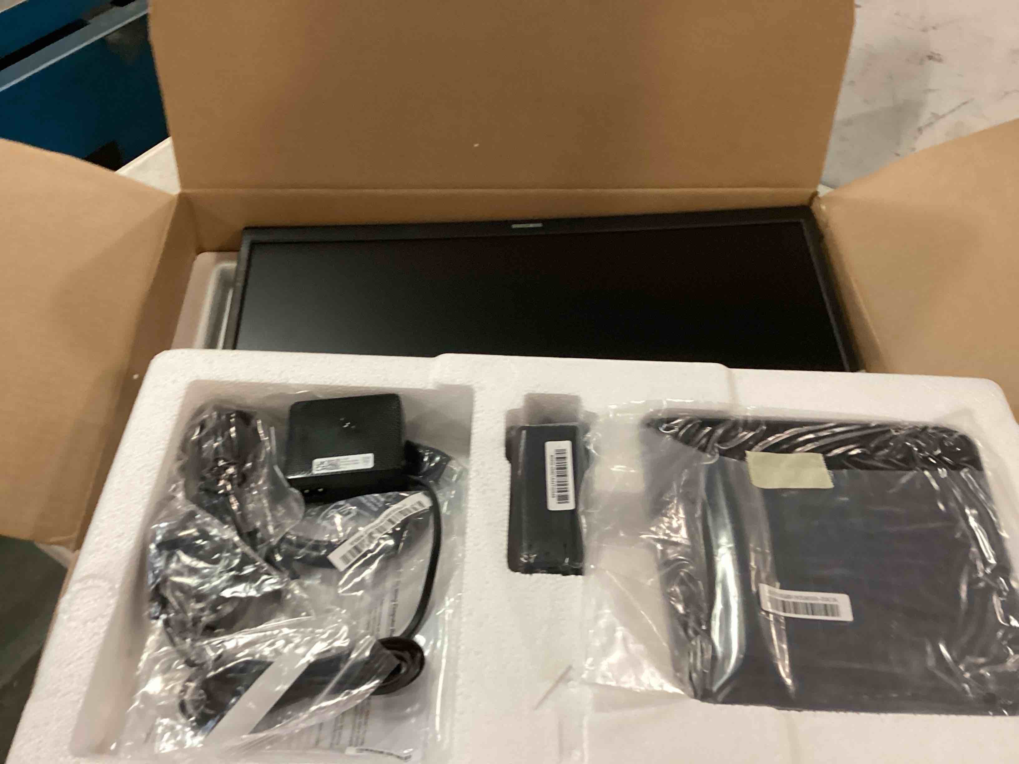 https://s3.amazonaws.com/lotting-images-prod/bidfta/BLU6692622_1723171977624.jpeg