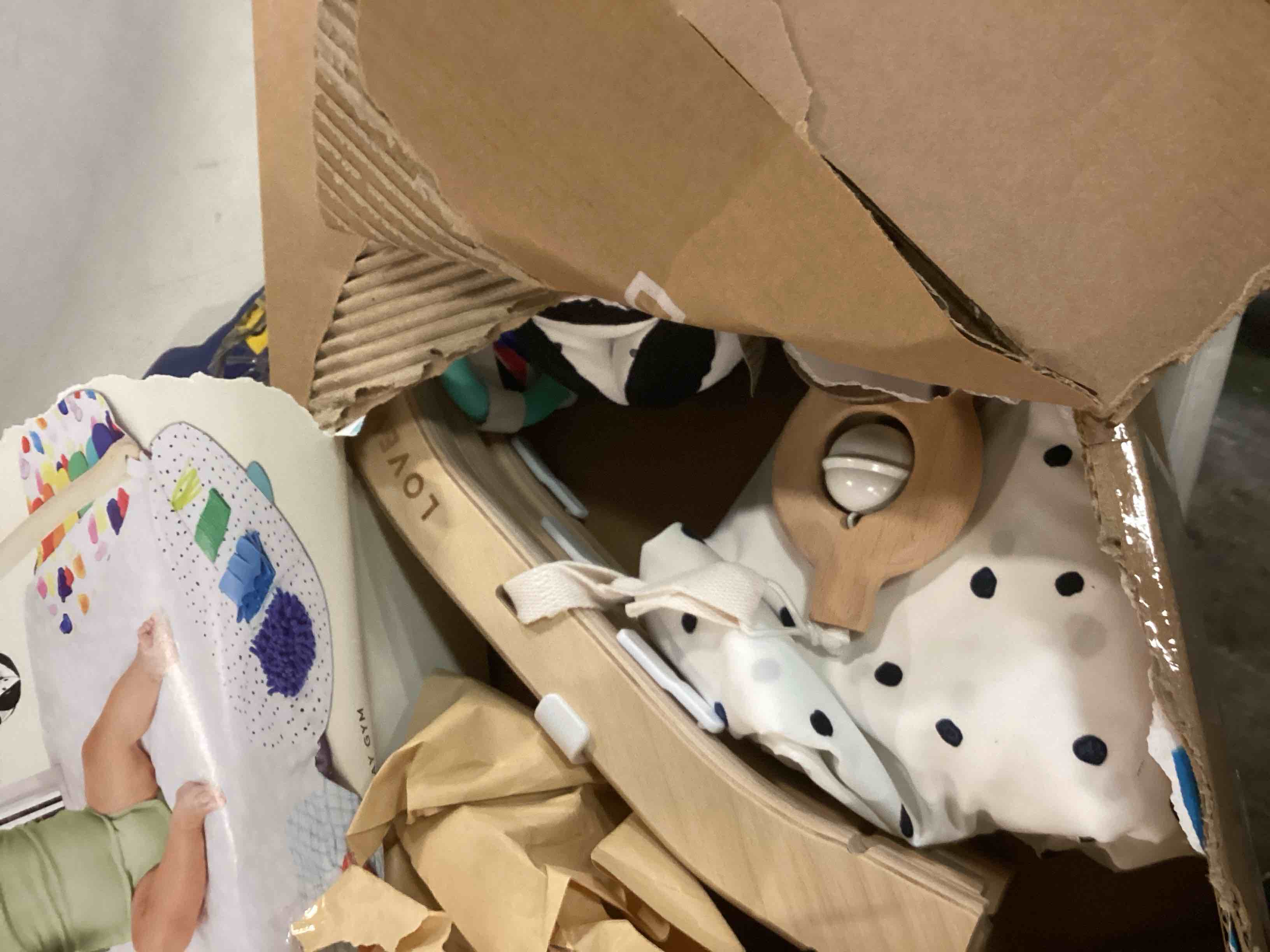 https://s3.amazonaws.com/lotting-images-prod/bidfta/BLU6692893_1723509662452.jpeg