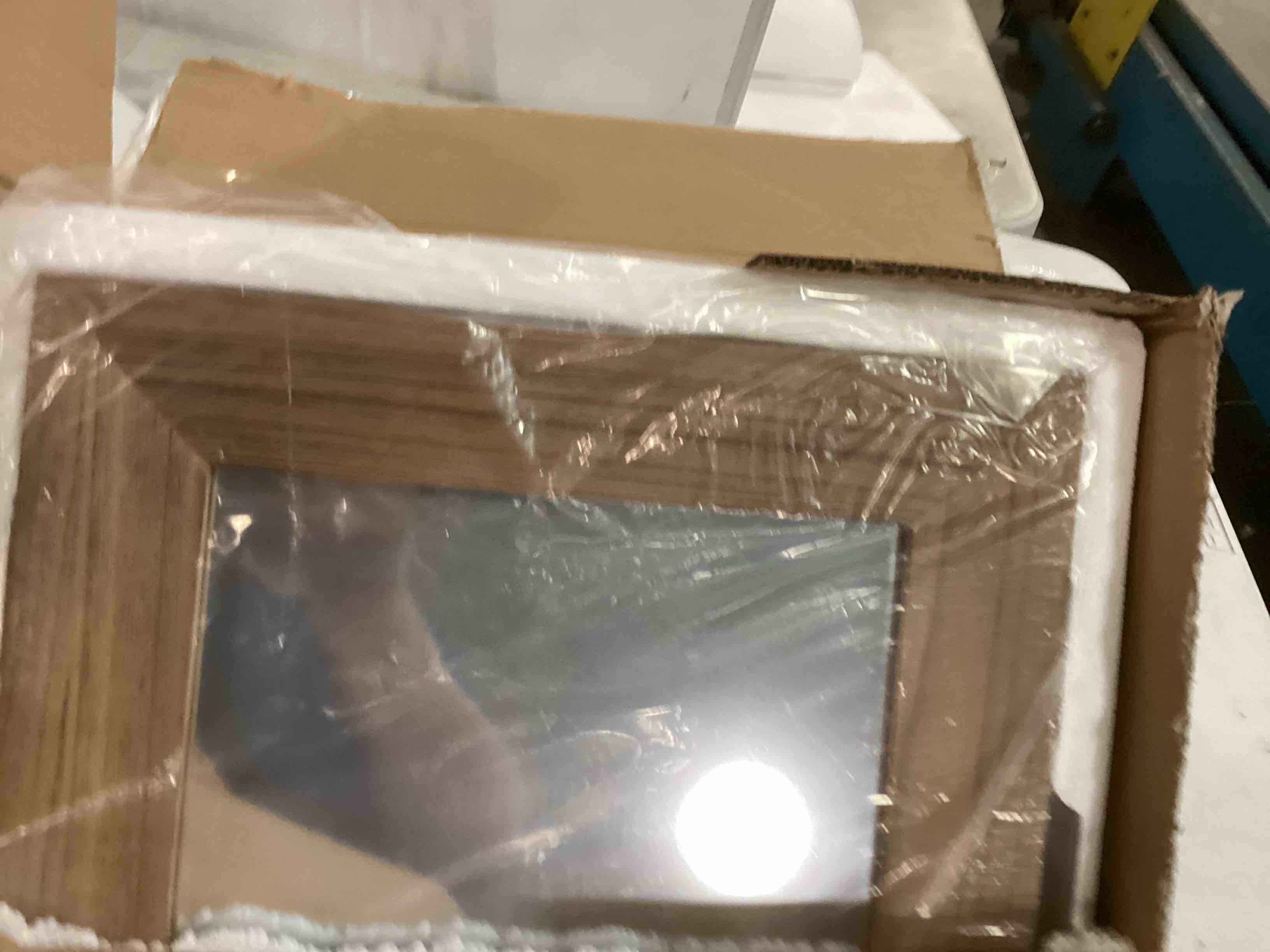 https://s3.amazonaws.com/lotting-images-prod/bidfta/BLU6693108_1723595967370.jpeg