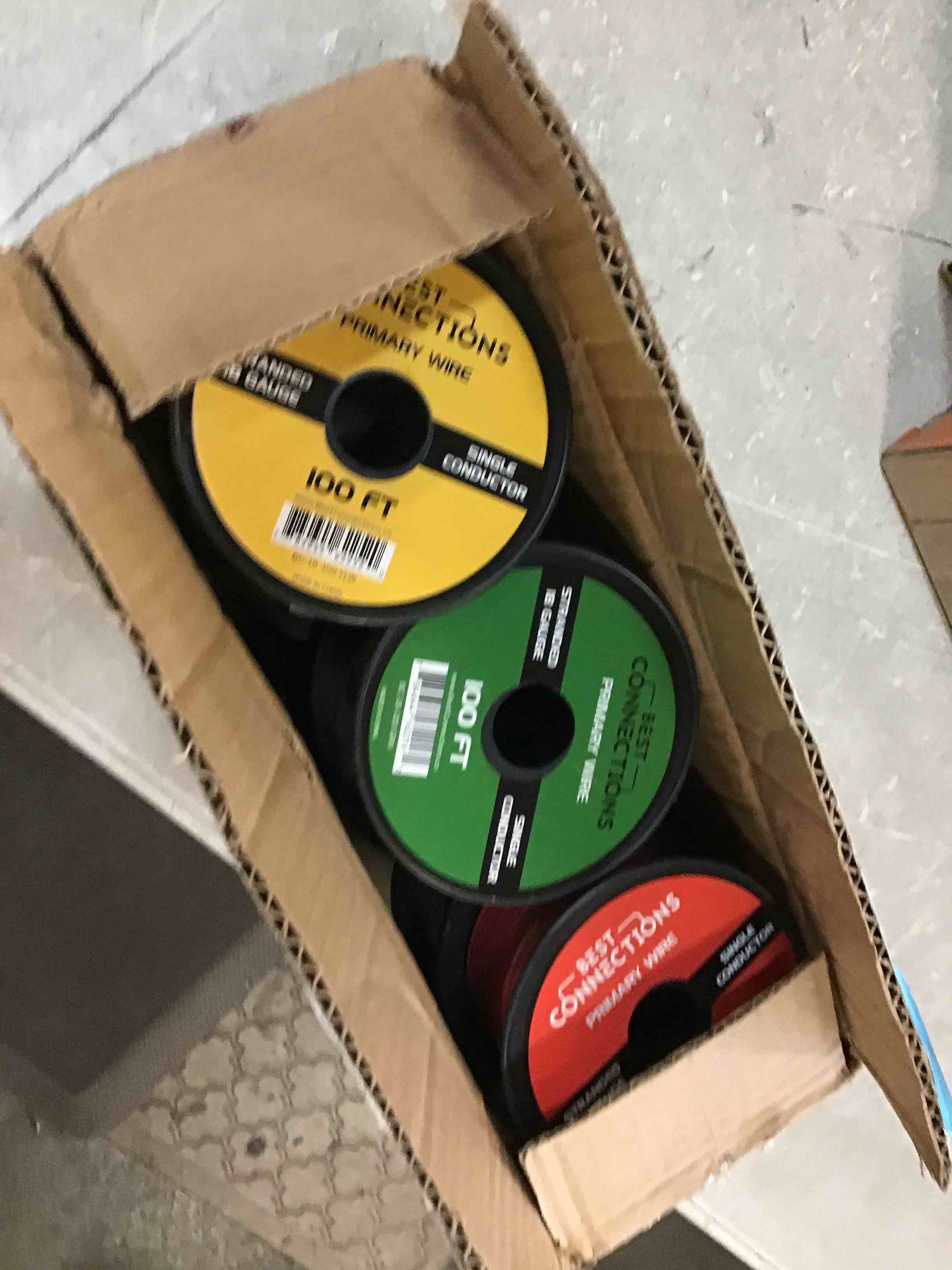 https://s3.amazonaws.com/lotting-images-prod/bidfta/BLU6693902_1722534688744.jpeg
